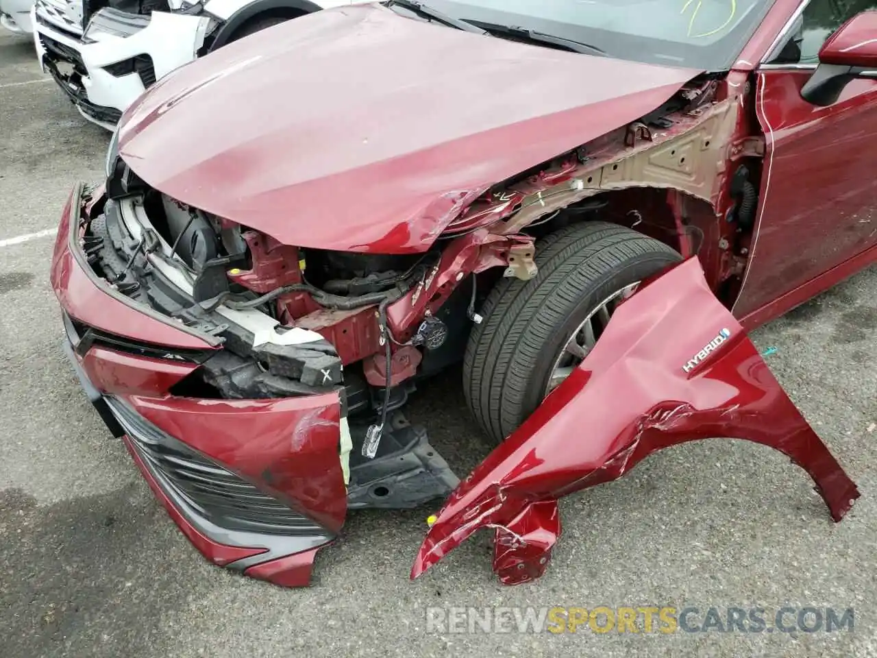 9 Photograph of a damaged car 4T1B21HK0KU516199 TOYOTA CAMRY 2019