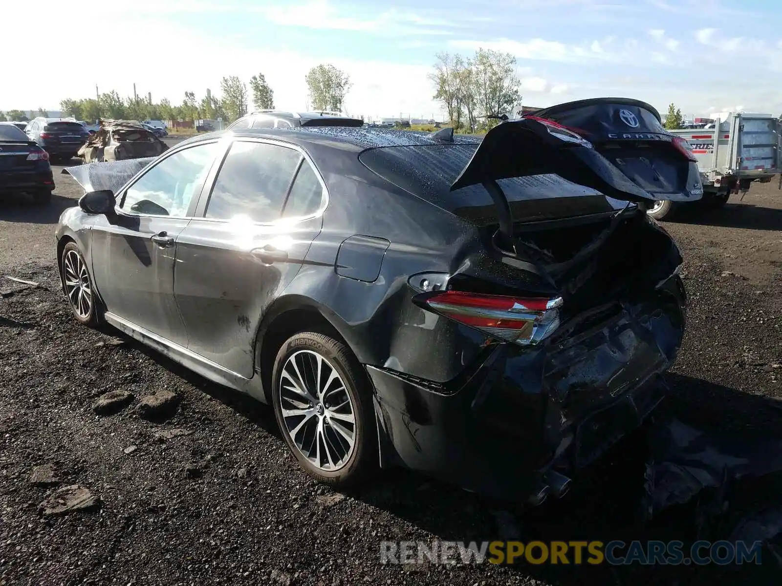 3 Photograph of a damaged car 4T1B21HK0KU517594 TOYOTA CAMRY 2019