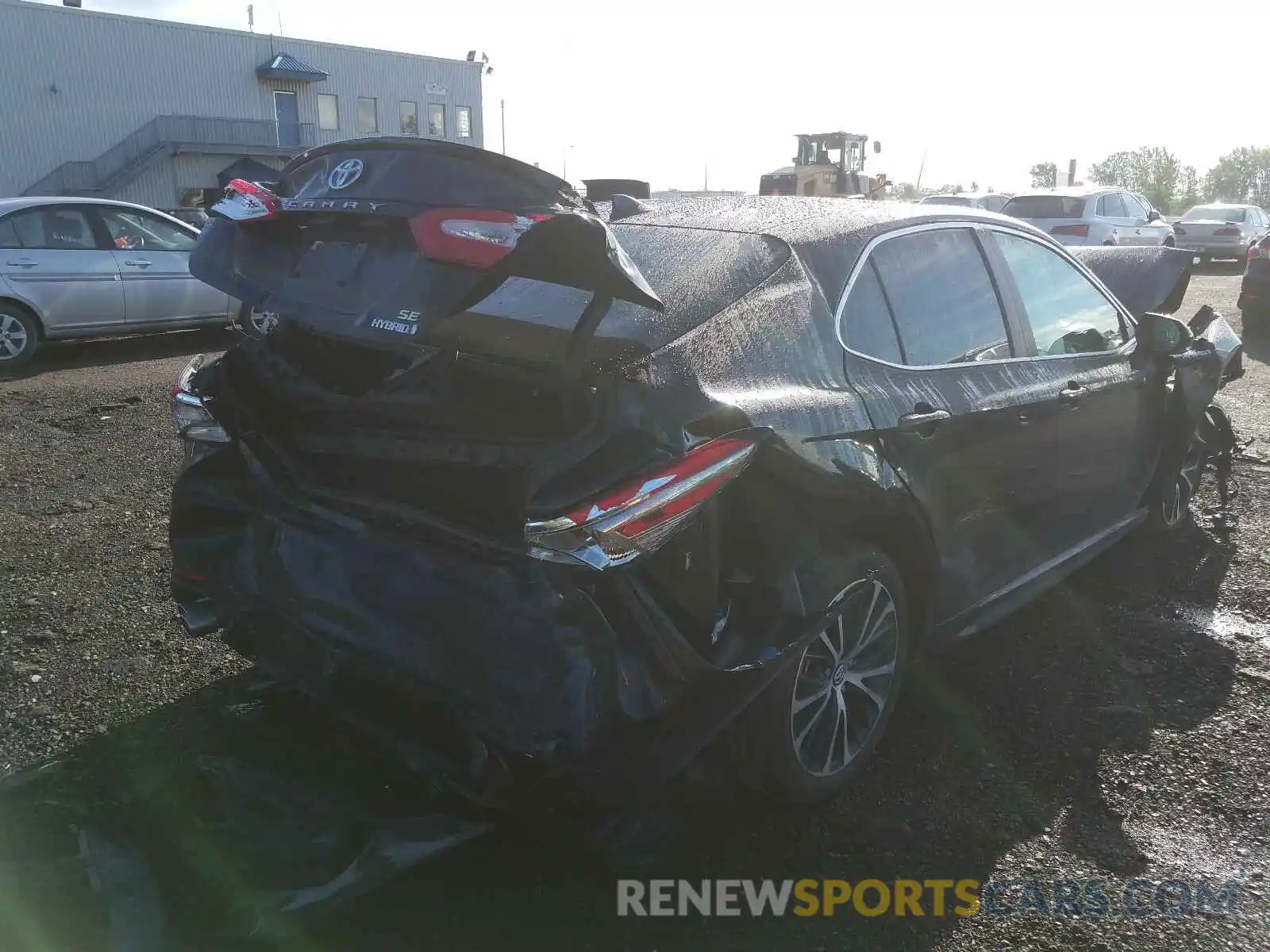 4 Photograph of a damaged car 4T1B21HK0KU517594 TOYOTA CAMRY 2019