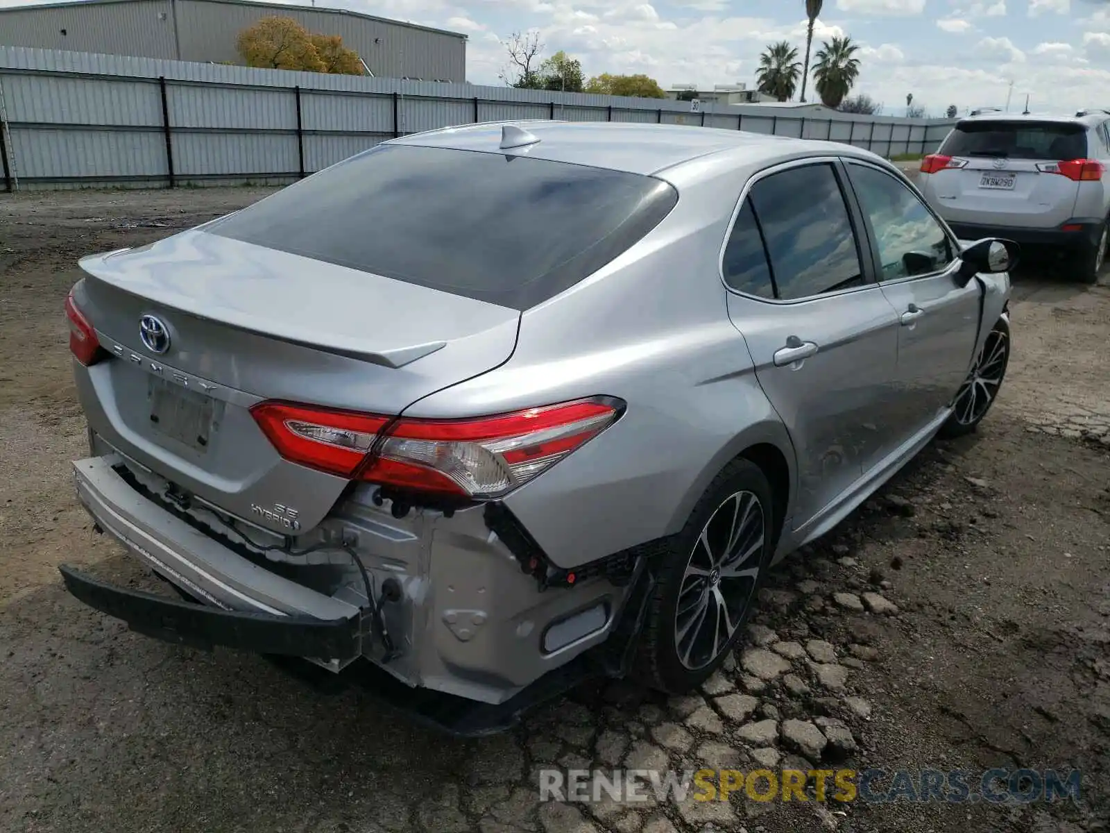 4 Фотография поврежденного автомобиля 4T1B21HK0KU518129 TOYOTA CAMRY 2019