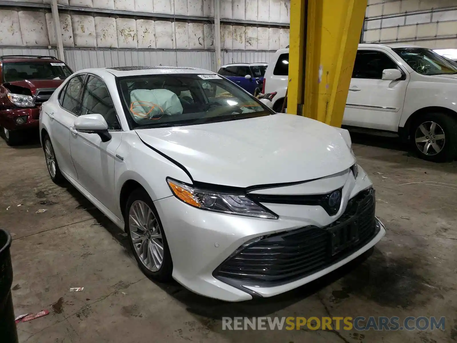 1 Photograph of a damaged car 4T1B21HK0KU519667 TOYOTA CAMRY 2019