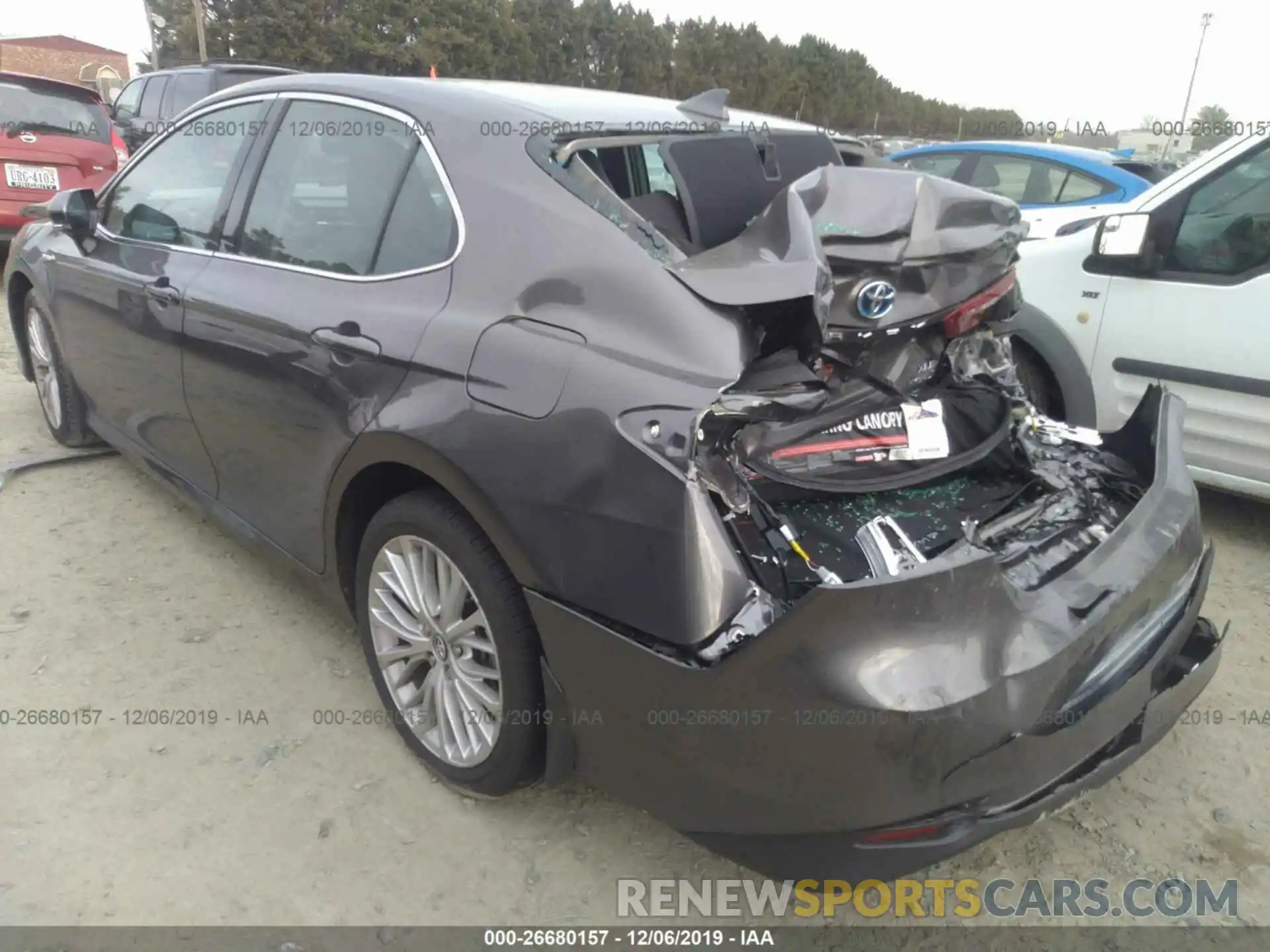 3 Photograph of a damaged car 4T1B21HK0KU519779 TOYOTA CAMRY 2019