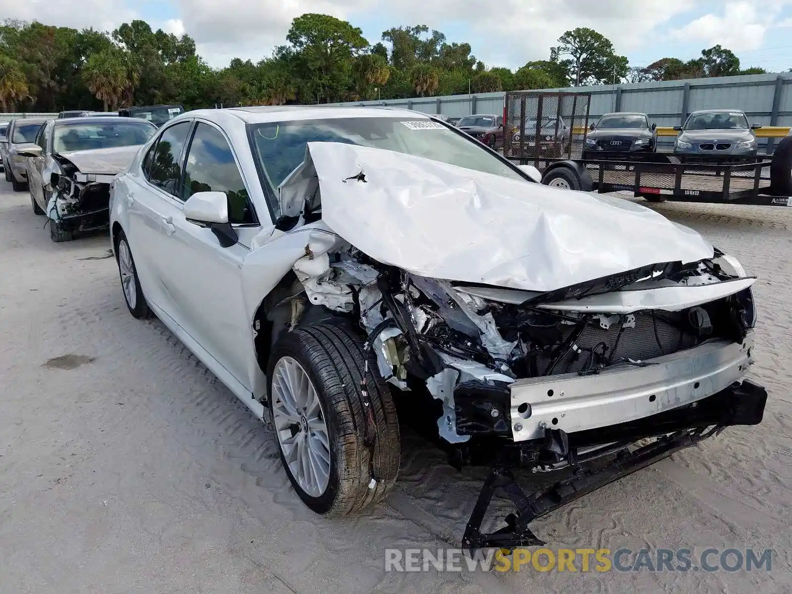 1 Photograph of a damaged car 4T1B21HK0KU520530 TOYOTA CAMRY 2019