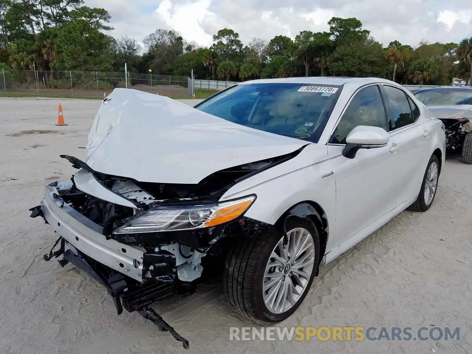 2 Photograph of a damaged car 4T1B21HK0KU520530 TOYOTA CAMRY 2019