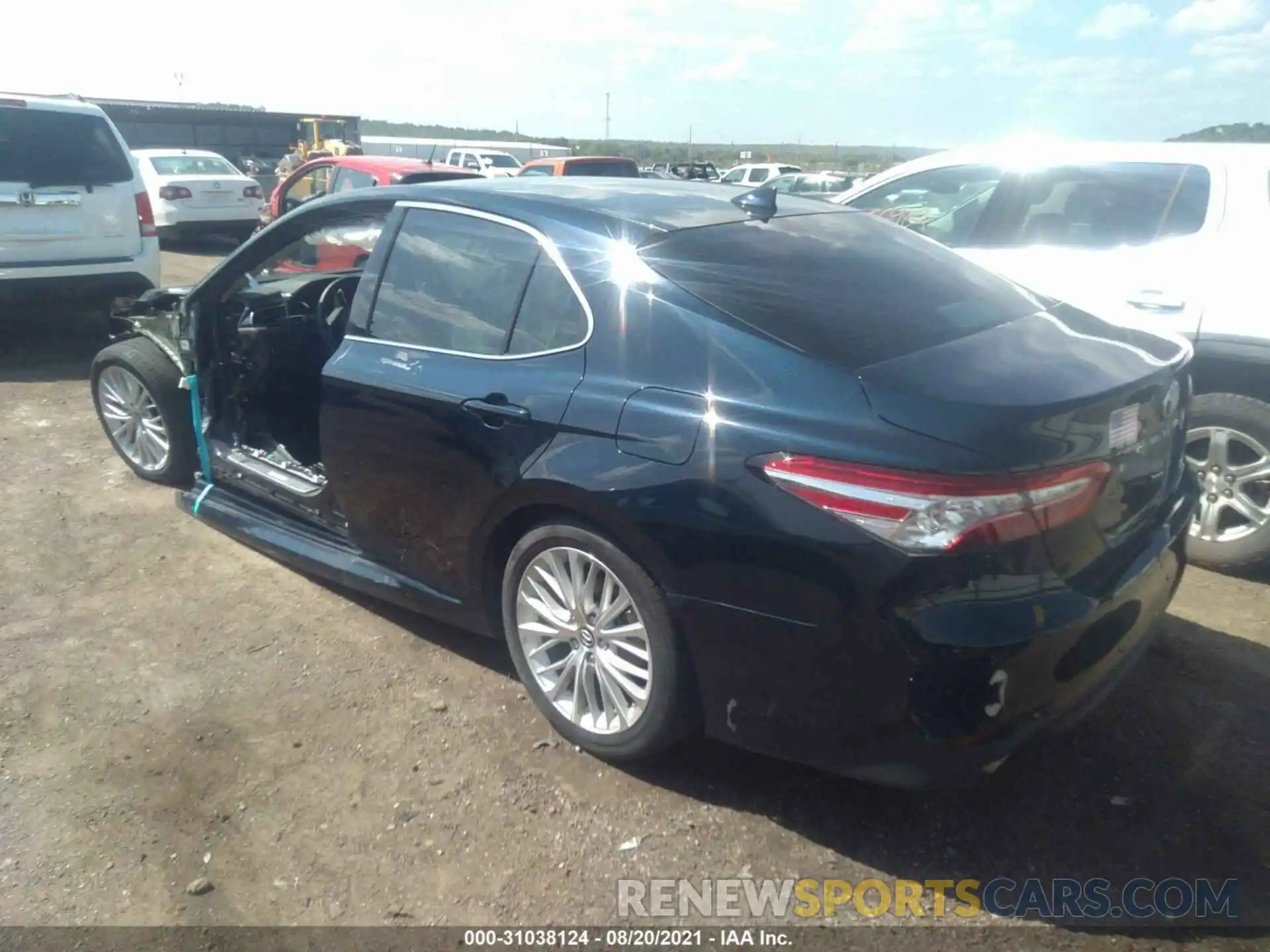 3 Photograph of a damaged car 4T1B21HK0KU520897 TOYOTA CAMRY 2019