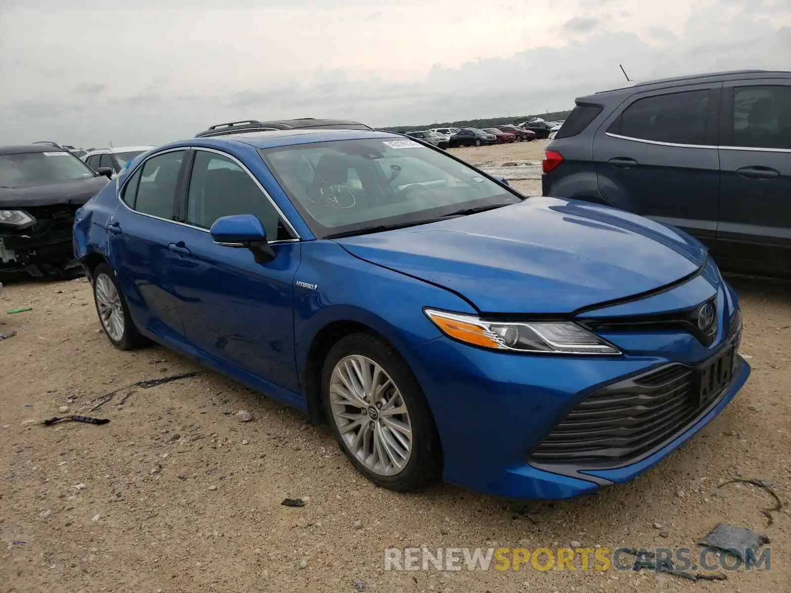 1 Photograph of a damaged car 4T1B21HK1KU013457 TOYOTA CAMRY 2019