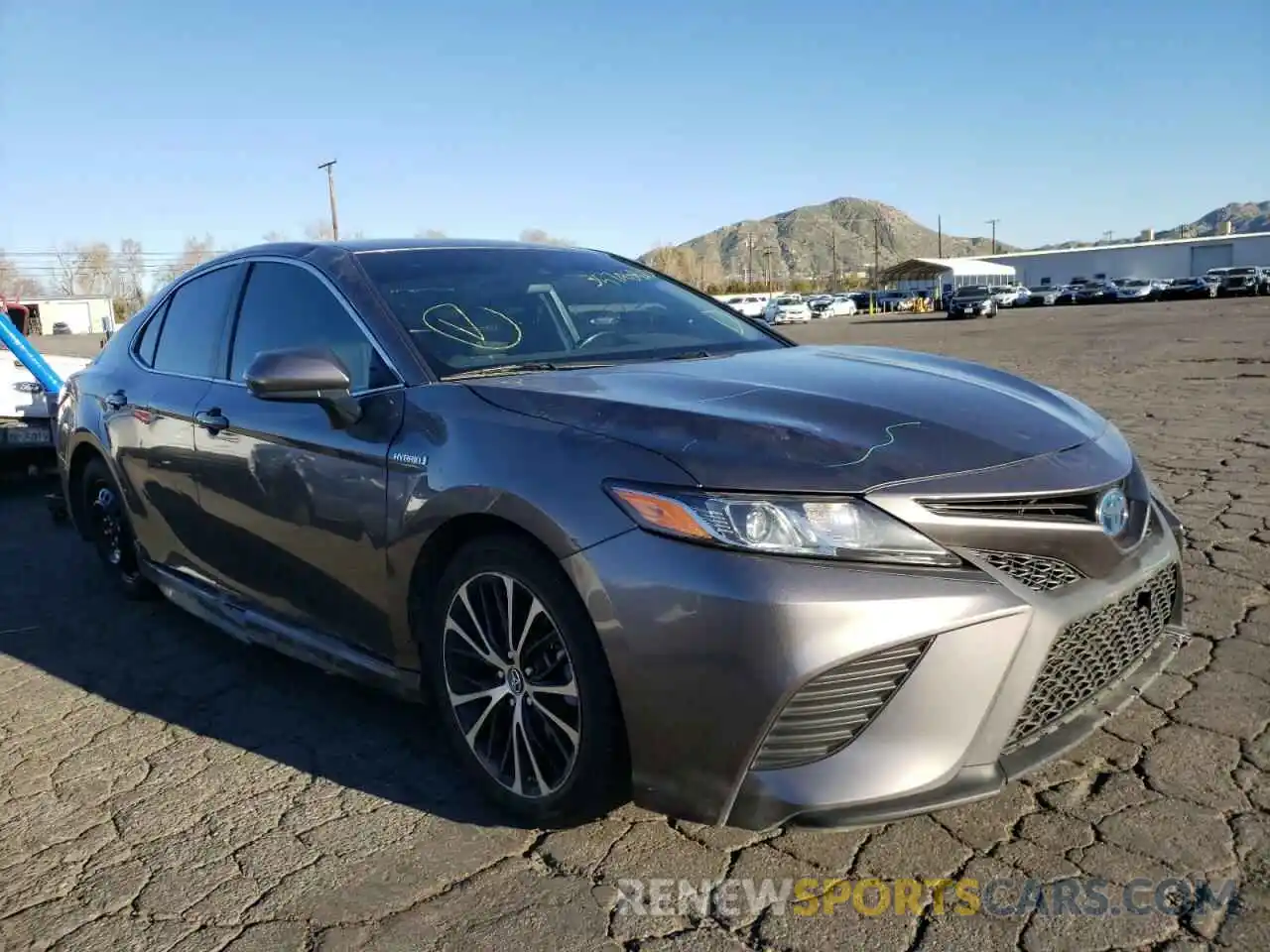 1 Photograph of a damaged car 4T1B21HK1KU511979 TOYOTA CAMRY 2019