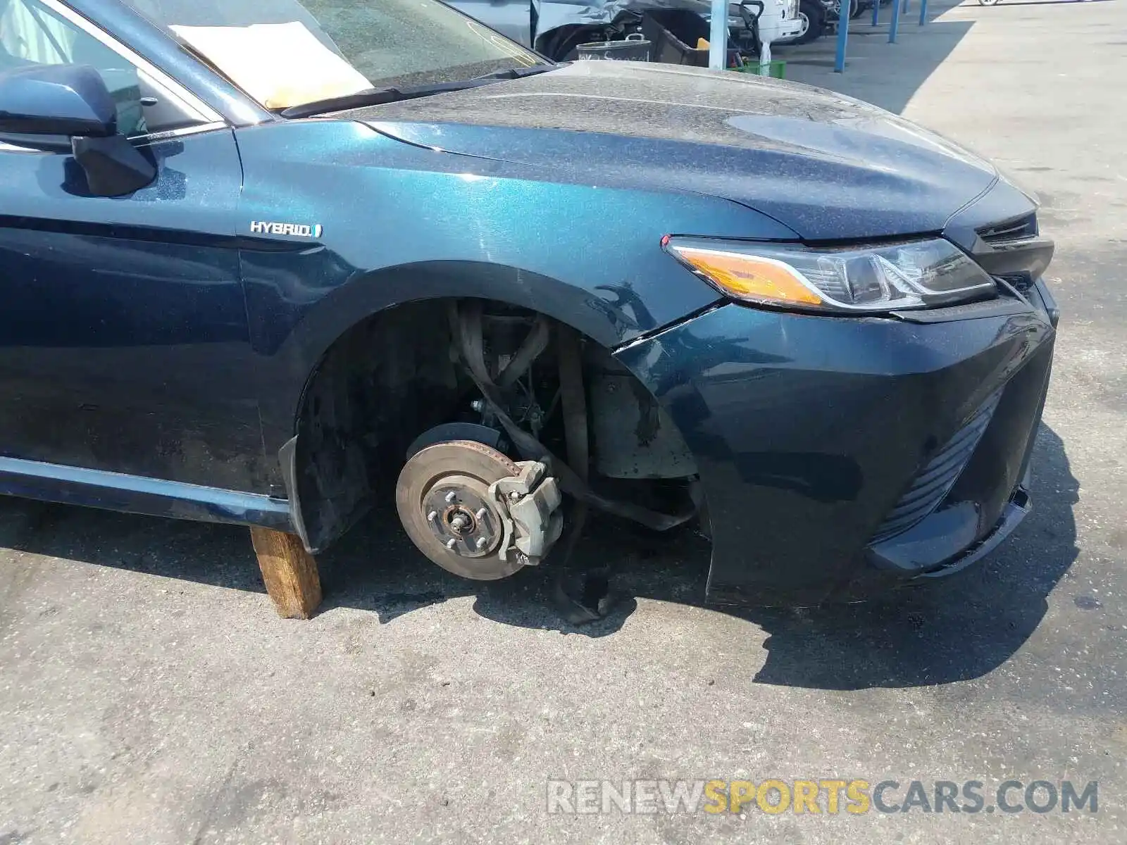 9 Photograph of a damaged car 4T1B21HK1KU512081 TOYOTA CAMRY 2019