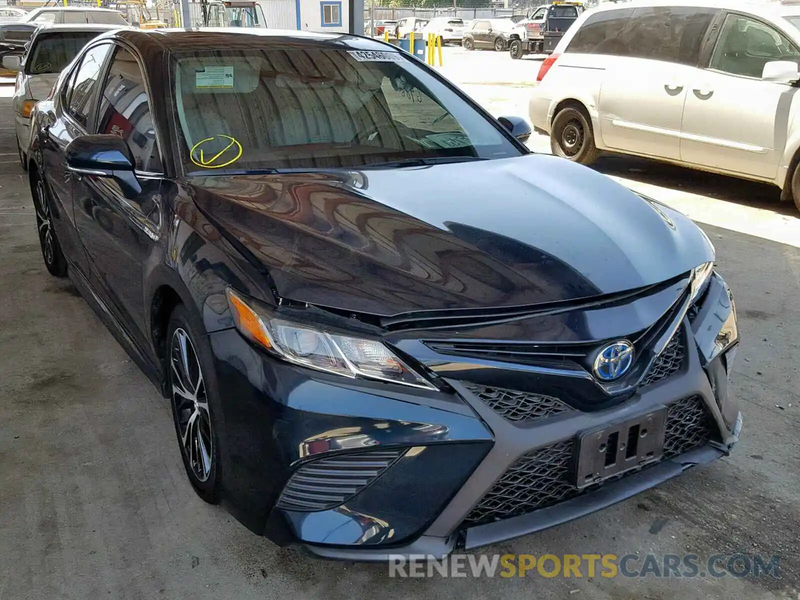 1 Photograph of a damaged car 4T1B21HK1KU512369 TOYOTA CAMRY 2019