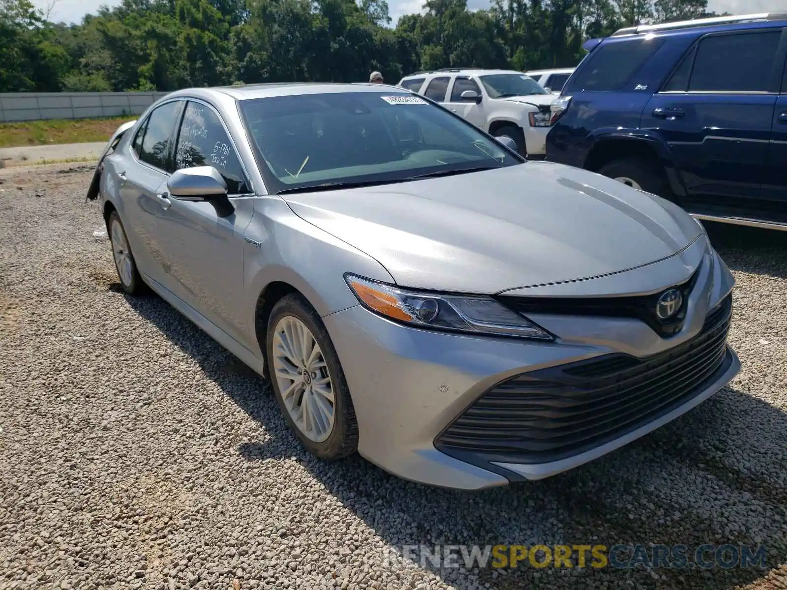 1 Photograph of a damaged car 4T1B21HK1KU513473 TOYOTA CAMRY 2019