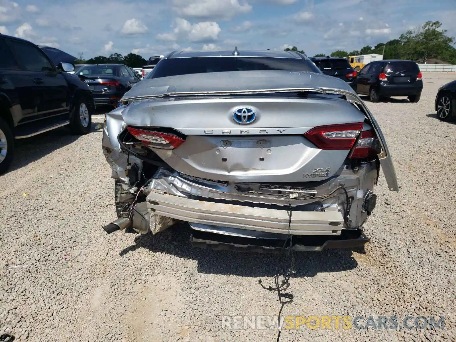 9 Photograph of a damaged car 4T1B21HK1KU513473 TOYOTA CAMRY 2019