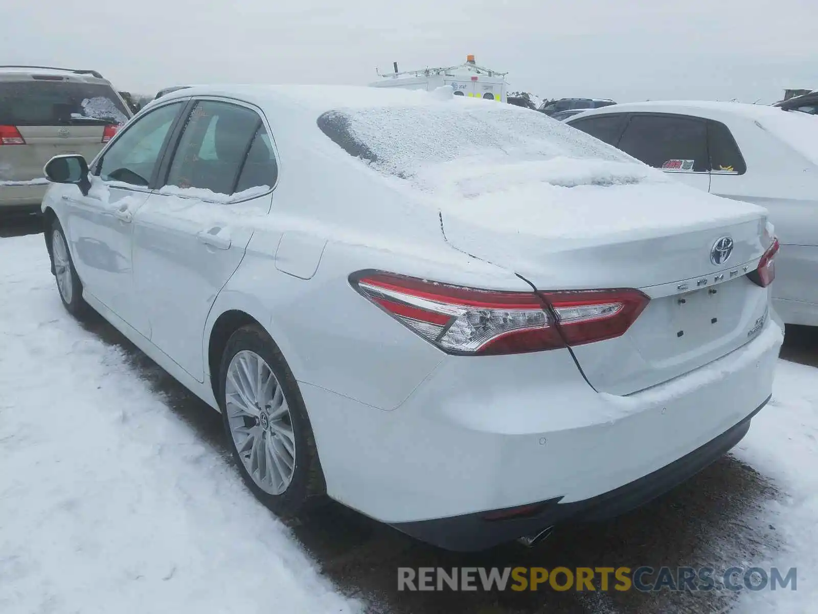 3 Photograph of a damaged car 4T1B21HK1KU513652 TOYOTA CAMRY 2019