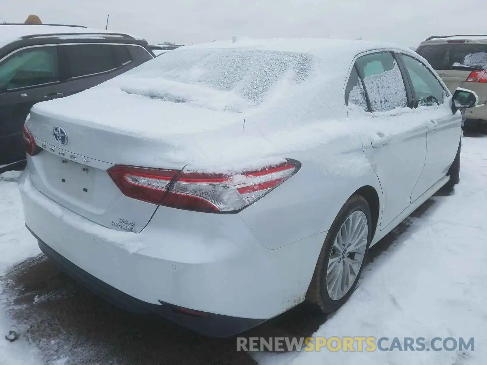 4 Photograph of a damaged car 4T1B21HK1KU513652 TOYOTA CAMRY 2019