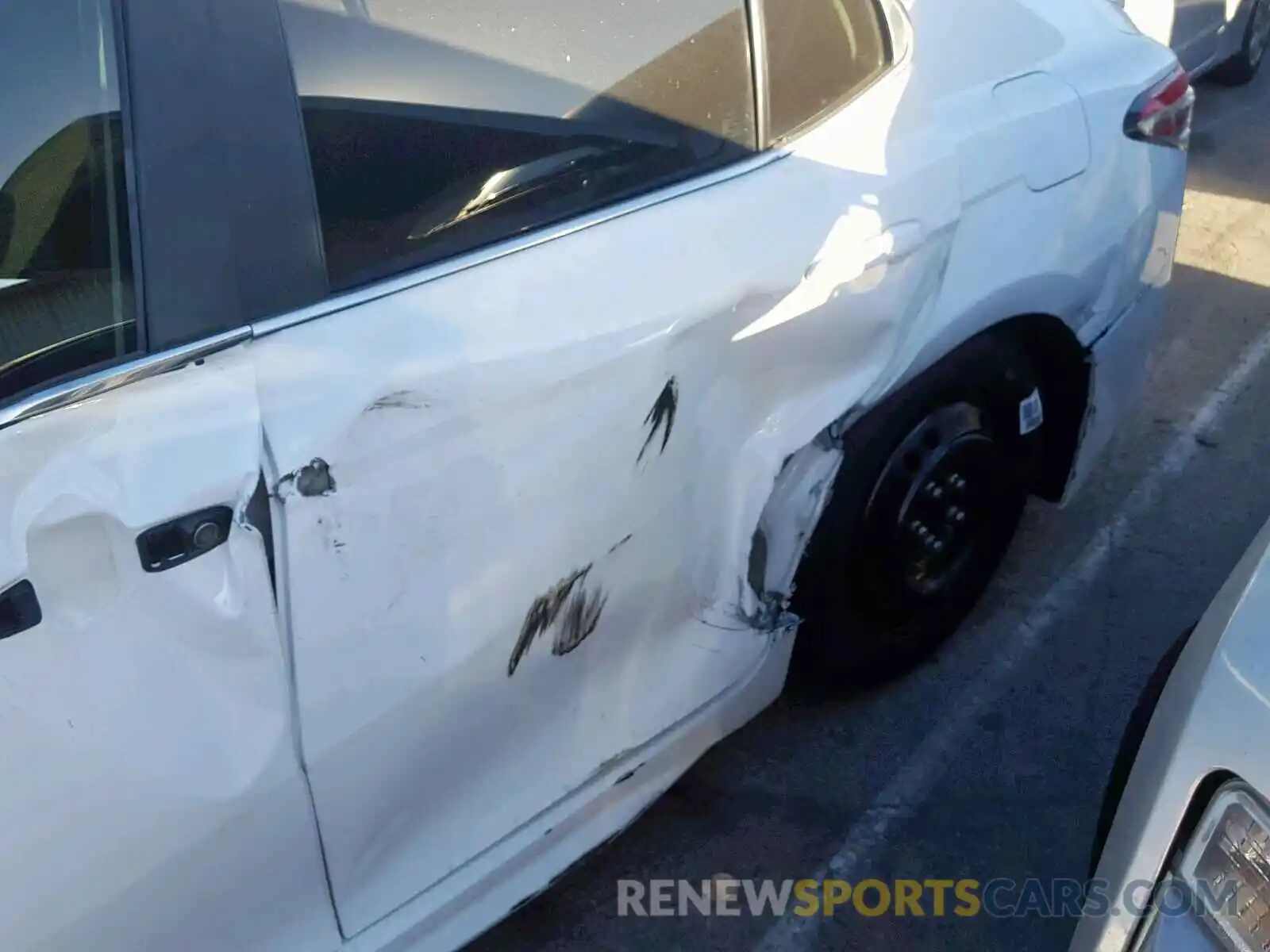 10 Photograph of a damaged car 4T1B21HK1KU514557 TOYOTA CAMRY 2019