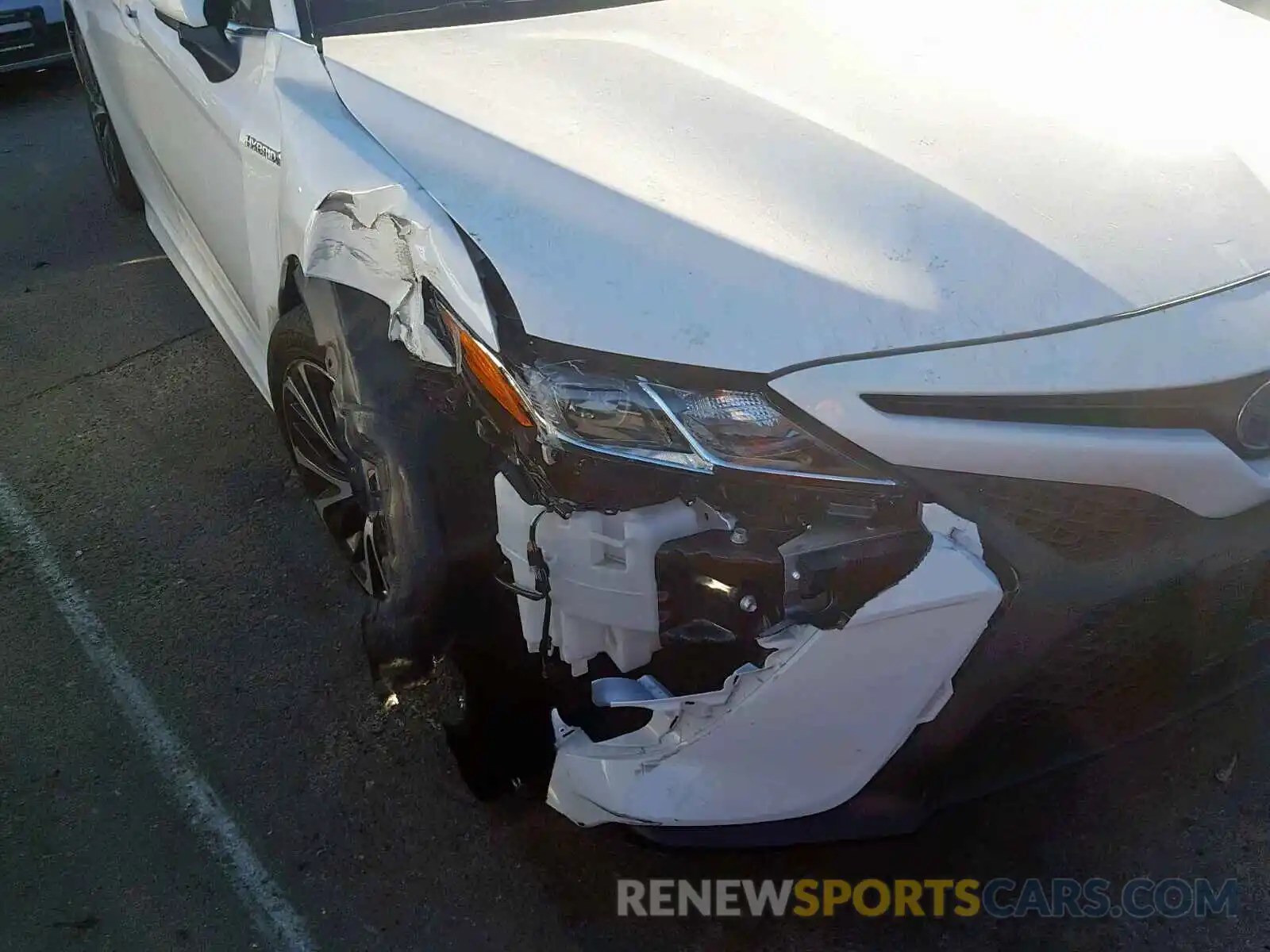 9 Photograph of a damaged car 4T1B21HK1KU514557 TOYOTA CAMRY 2019