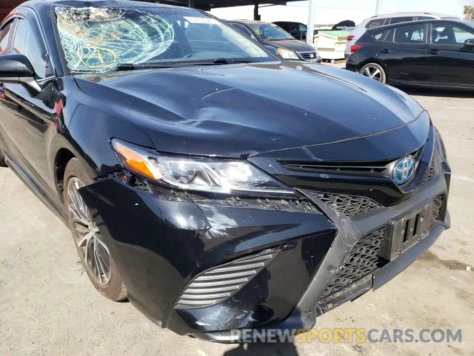 9 Photograph of a damaged car 4T1B21HK1KU515322 TOYOTA CAMRY 2019