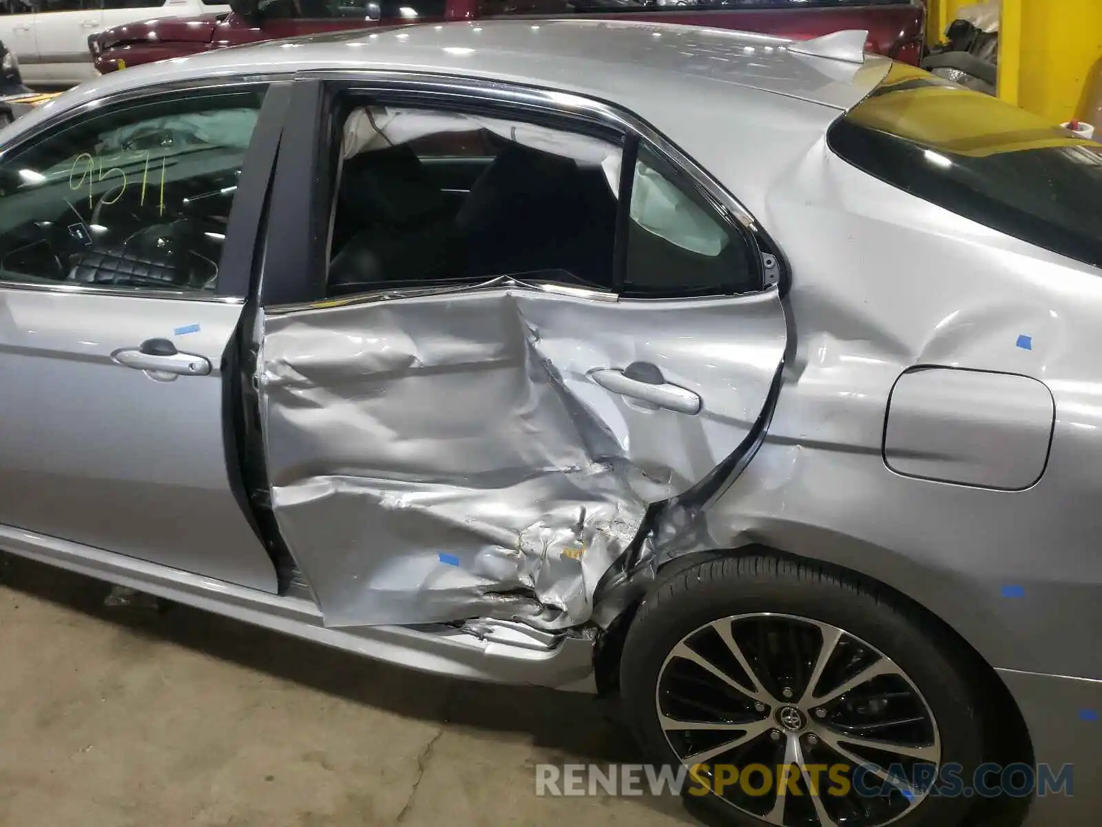 9 Photograph of a damaged car 4T1B21HK1KU518060 TOYOTA CAMRY 2019