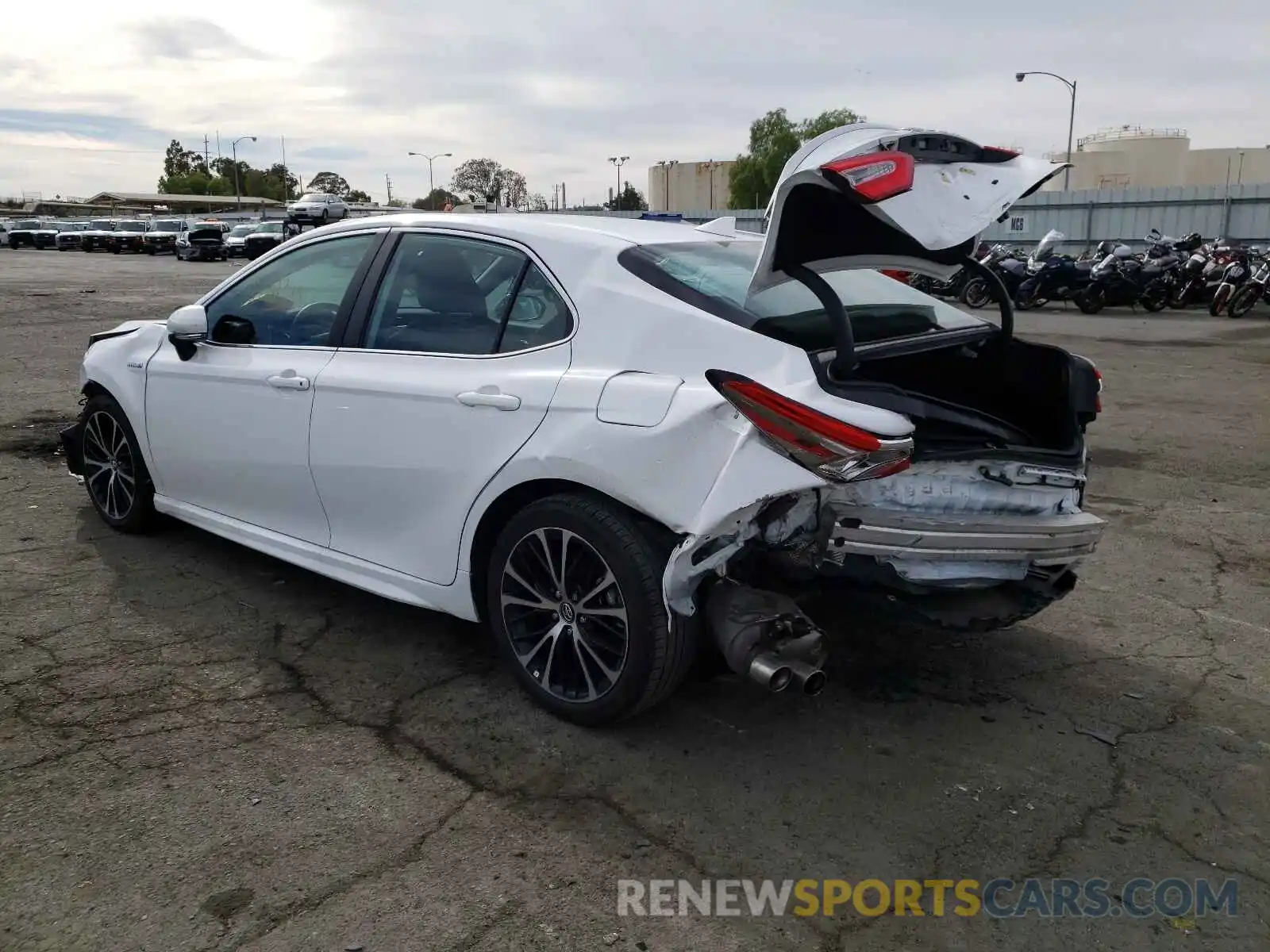 3 Photograph of a damaged car 4T1B21HK1KU519046 TOYOTA CAMRY 2019