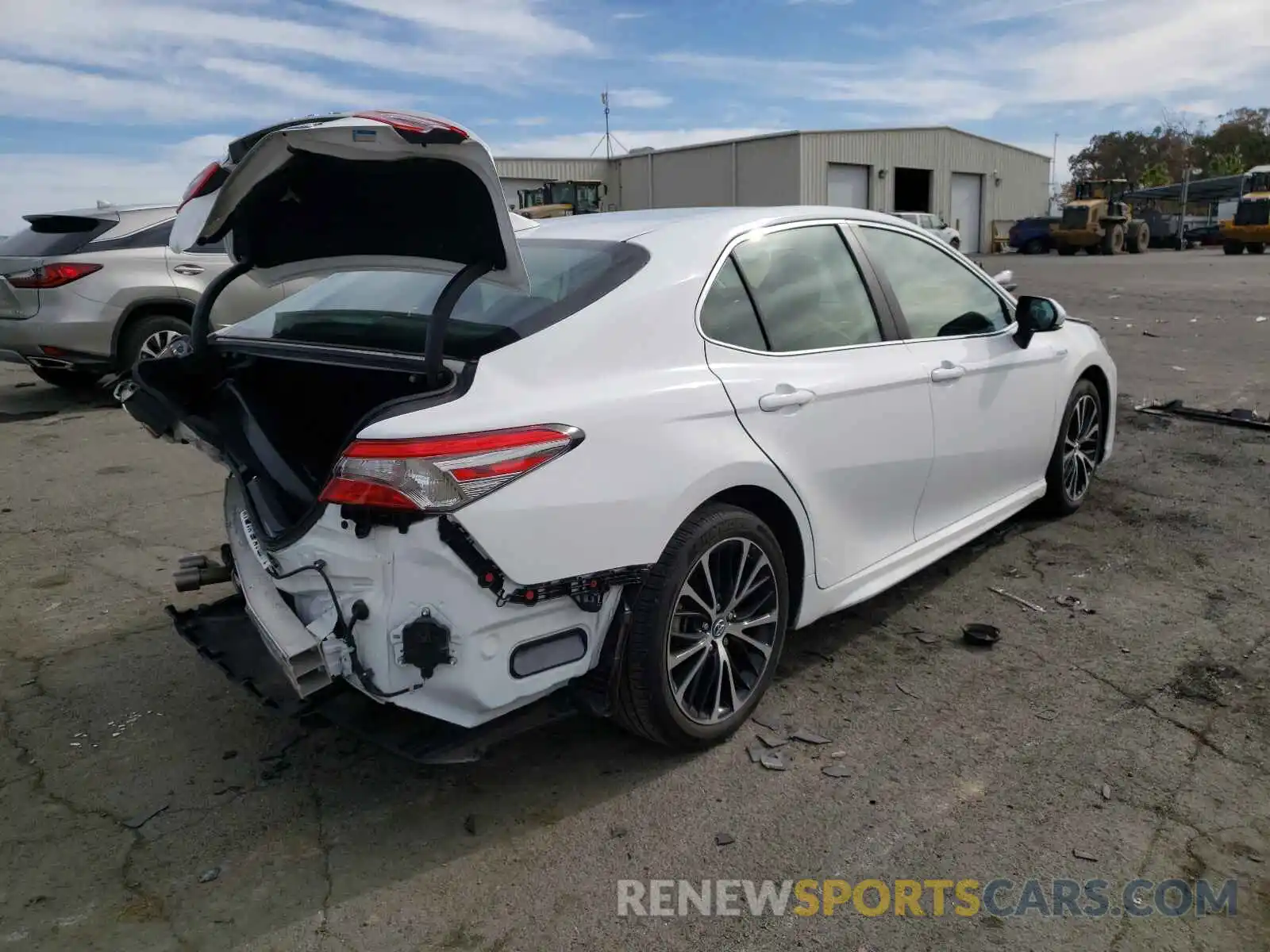 4 Photograph of a damaged car 4T1B21HK1KU519046 TOYOTA CAMRY 2019