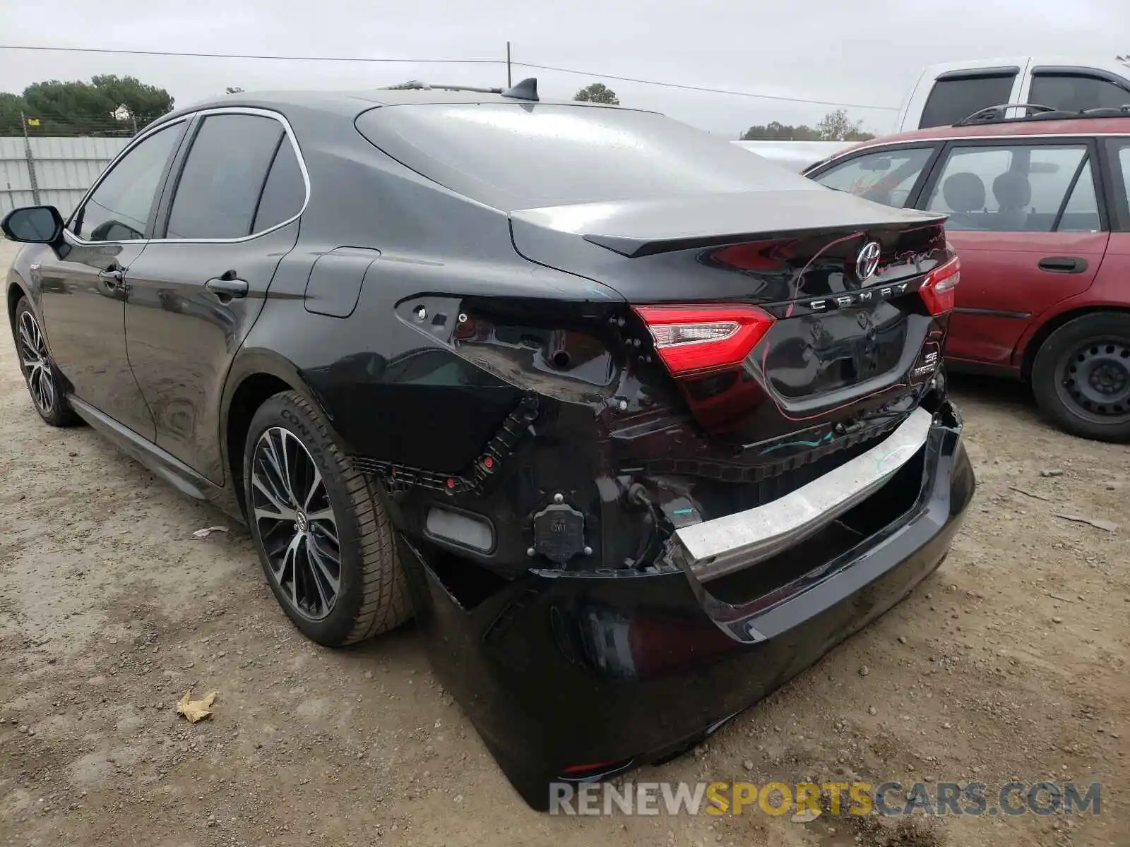 3 Photograph of a damaged car 4T1B21HK1KU520035 TOYOTA CAMRY 2019