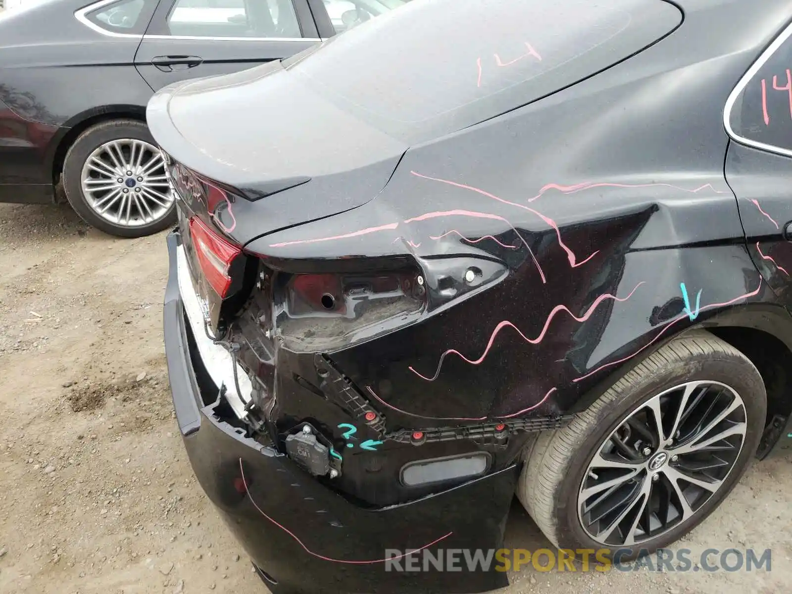 9 Photograph of a damaged car 4T1B21HK1KU520035 TOYOTA CAMRY 2019