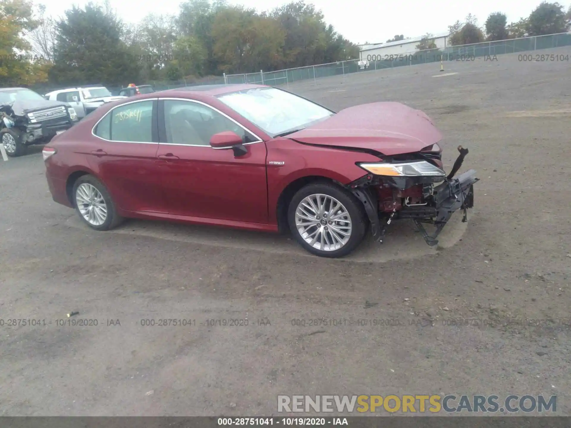 1 Photograph of a damaged car 4T1B21HK1KU520746 TOYOTA CAMRY 2019