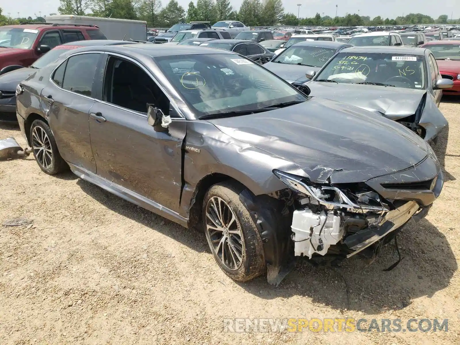 1 Photograph of a damaged car 4T1B21HK1KU520973 TOYOTA CAMRY 2019