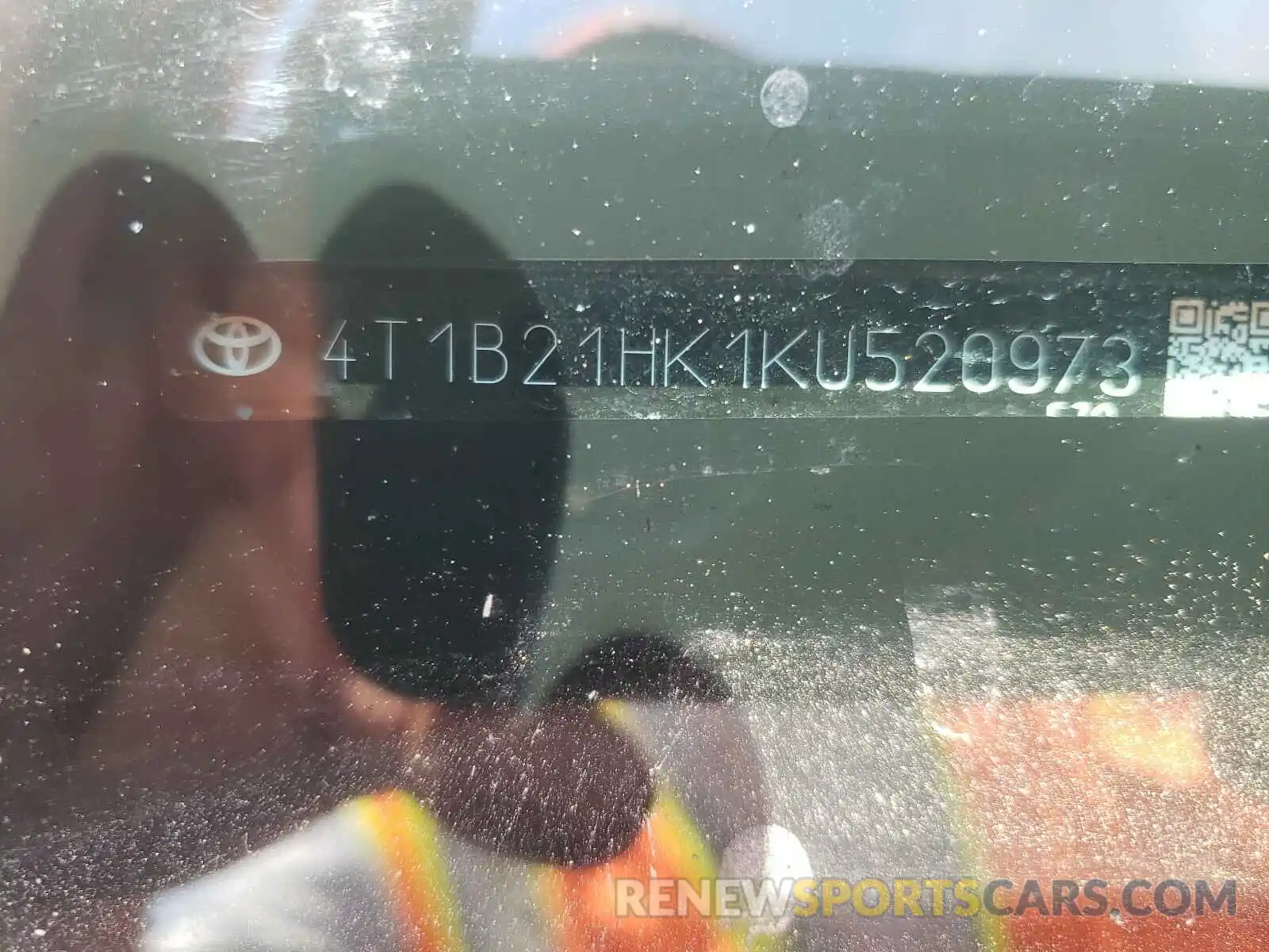 10 Photograph of a damaged car 4T1B21HK1KU520973 TOYOTA CAMRY 2019