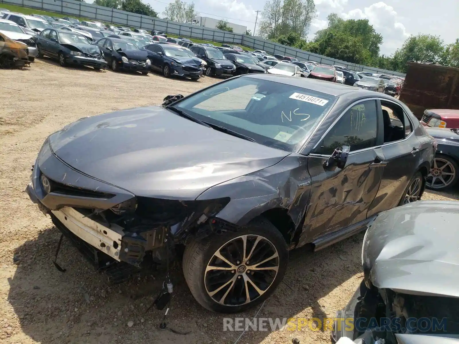 2 Photograph of a damaged car 4T1B21HK1KU520973 TOYOTA CAMRY 2019