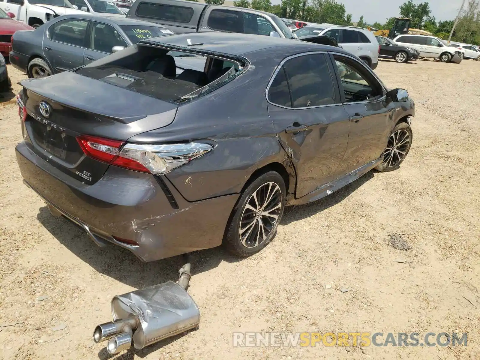 4 Photograph of a damaged car 4T1B21HK1KU520973 TOYOTA CAMRY 2019