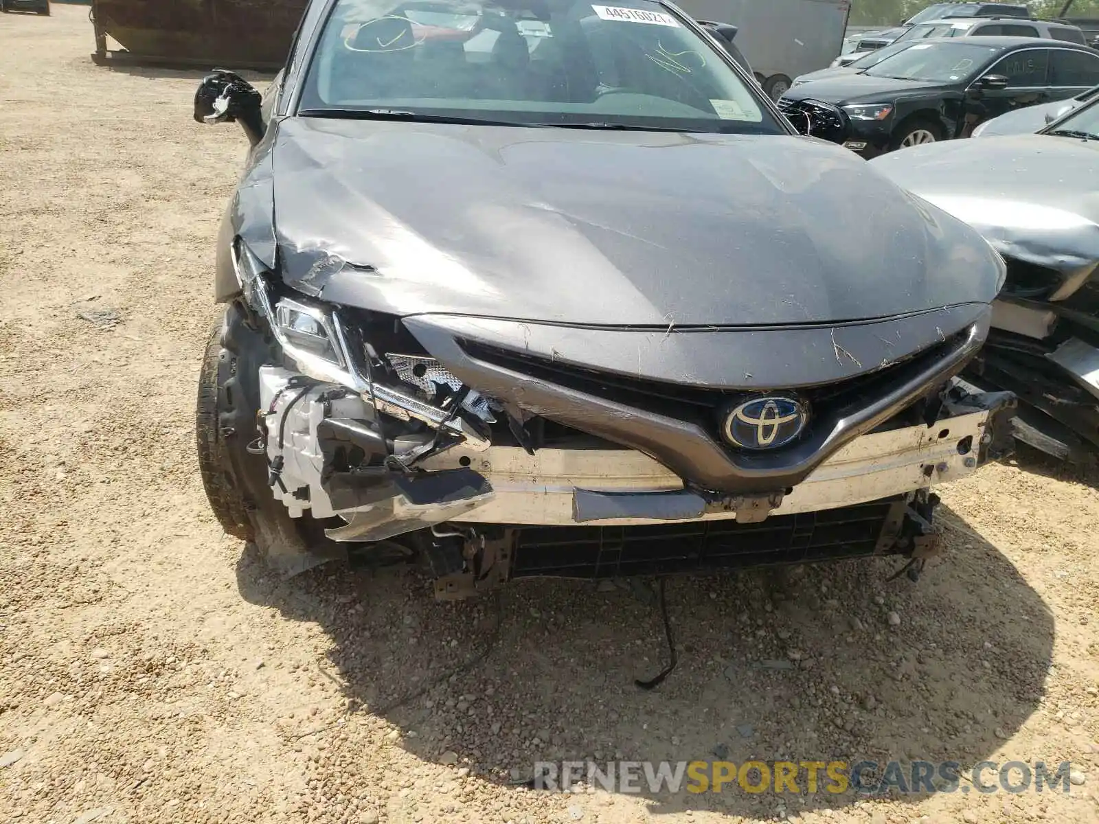 9 Photograph of a damaged car 4T1B21HK1KU520973 TOYOTA CAMRY 2019