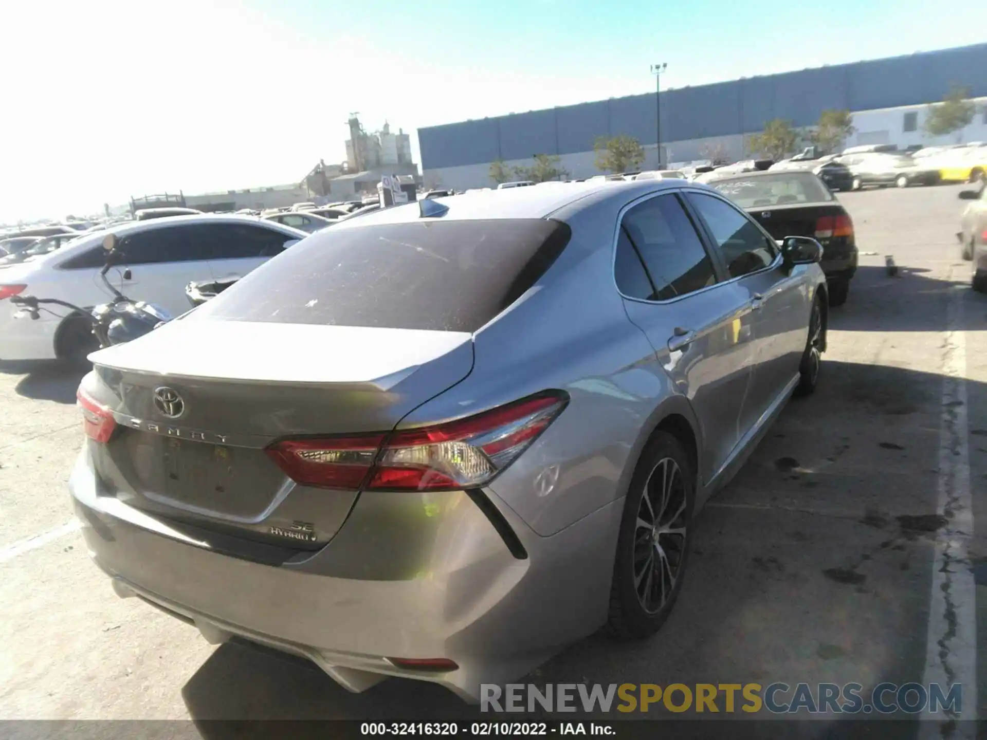 4 Photograph of a damaged car 4T1B21HK1KU521511 TOYOTA CAMRY 2019