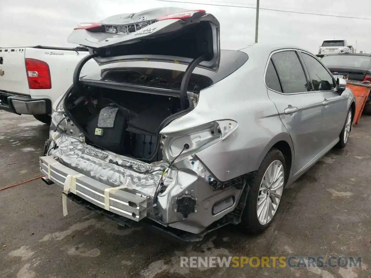 9 Photograph of a damaged car 4T1B21HK2KU011085 TOYOTA CAMRY 2019