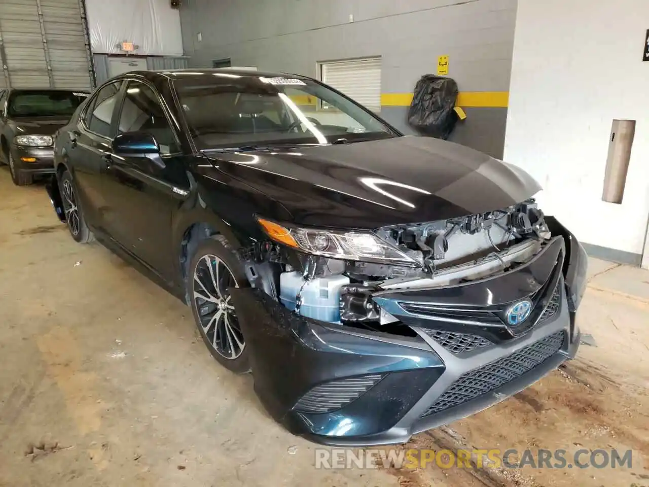 1 Photograph of a damaged car 4T1B21HK2KU012799 TOYOTA CAMRY 2019