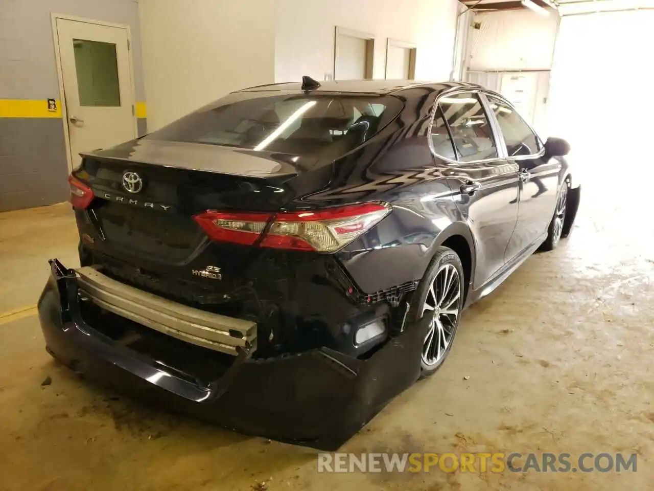 4 Photograph of a damaged car 4T1B21HK2KU012799 TOYOTA CAMRY 2019