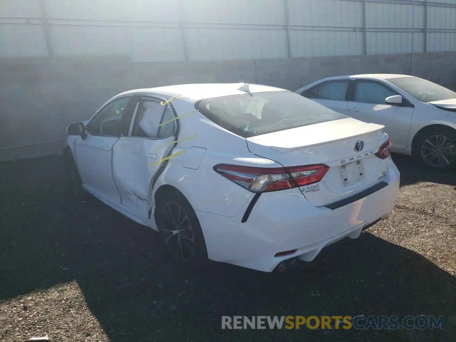 3 Photograph of a damaged car 4T1B21HK2KU511666 TOYOTA CAMRY 2019