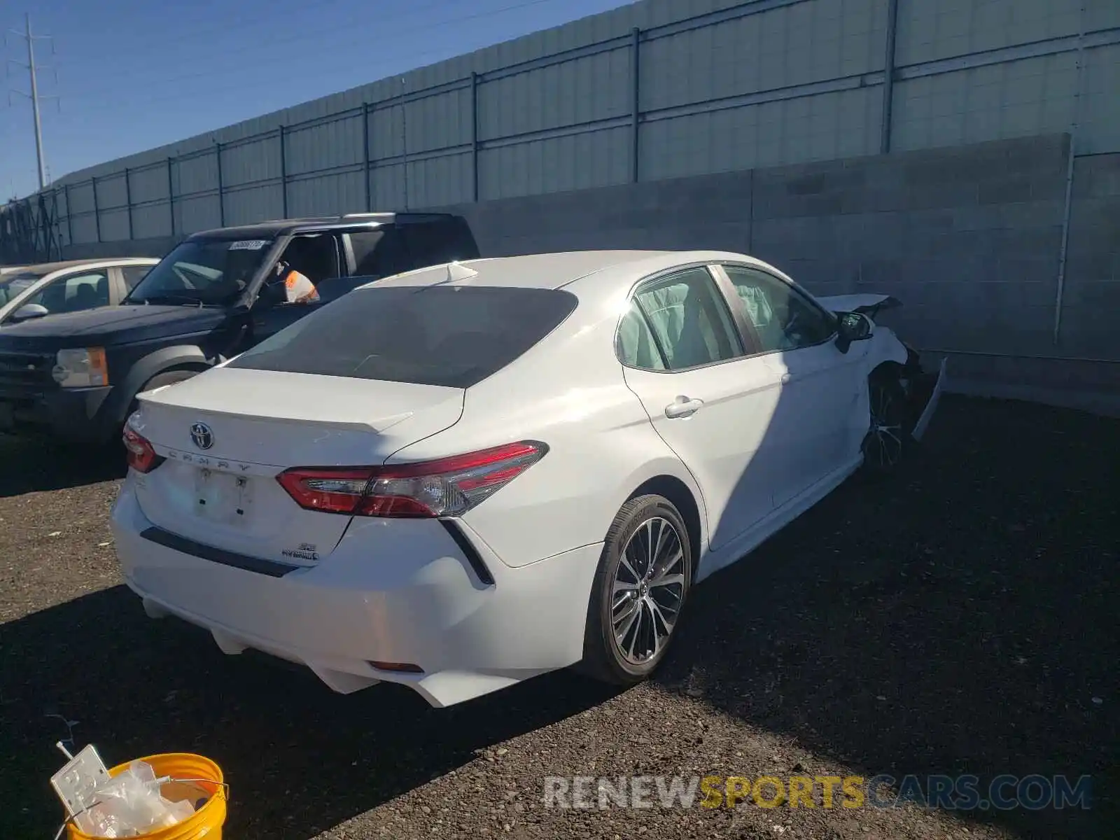 4 Photograph of a damaged car 4T1B21HK2KU511666 TOYOTA CAMRY 2019