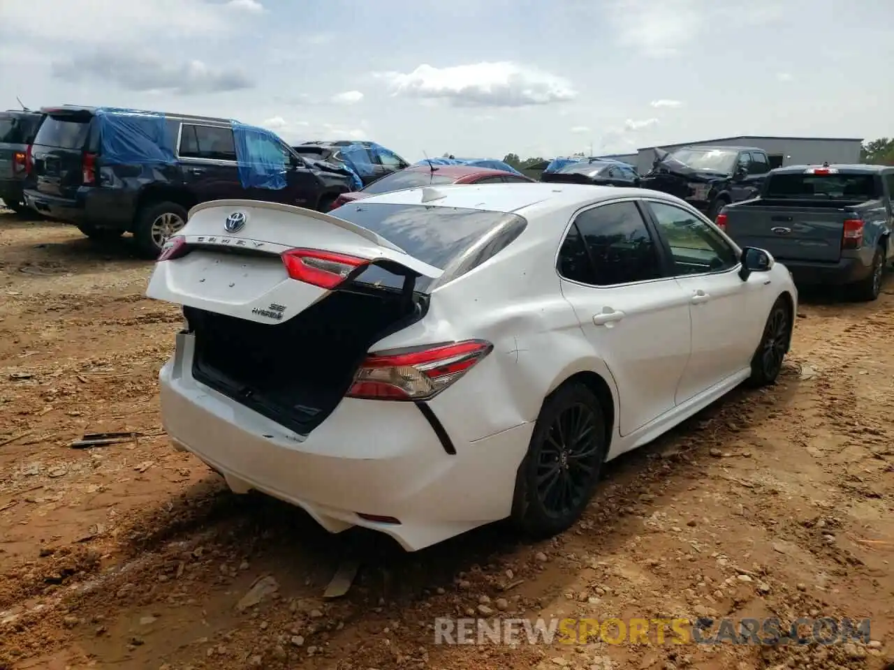 4 Photograph of a damaged car 4T1B21HK2KU515121 TOYOTA CAMRY 2019