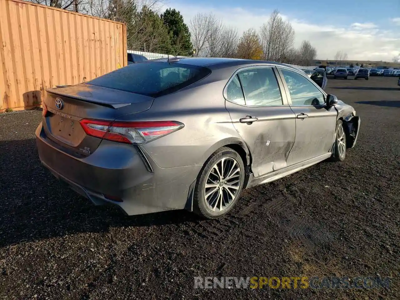 4 Photograph of a damaged car 4T1B21HK2KU516995 TOYOTA CAMRY 2019