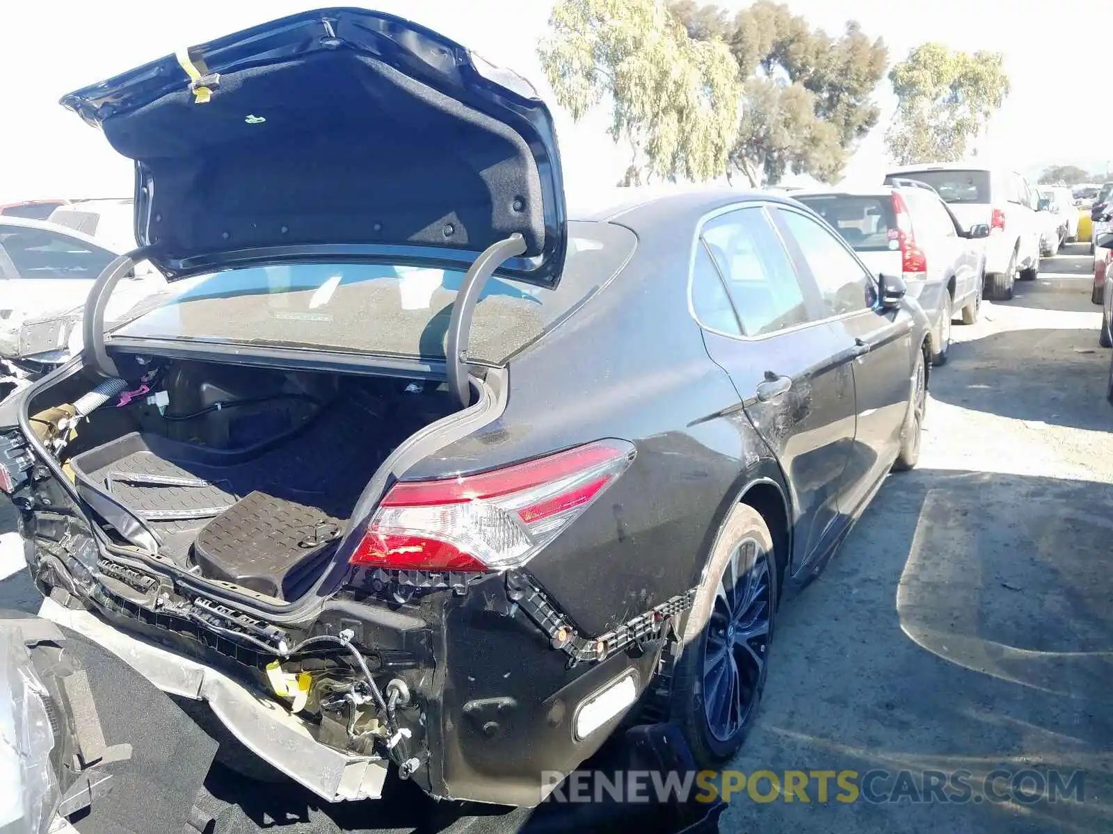 4 Photograph of a damaged car 4T1B21HK2KU518696 TOYOTA CAMRY 2019