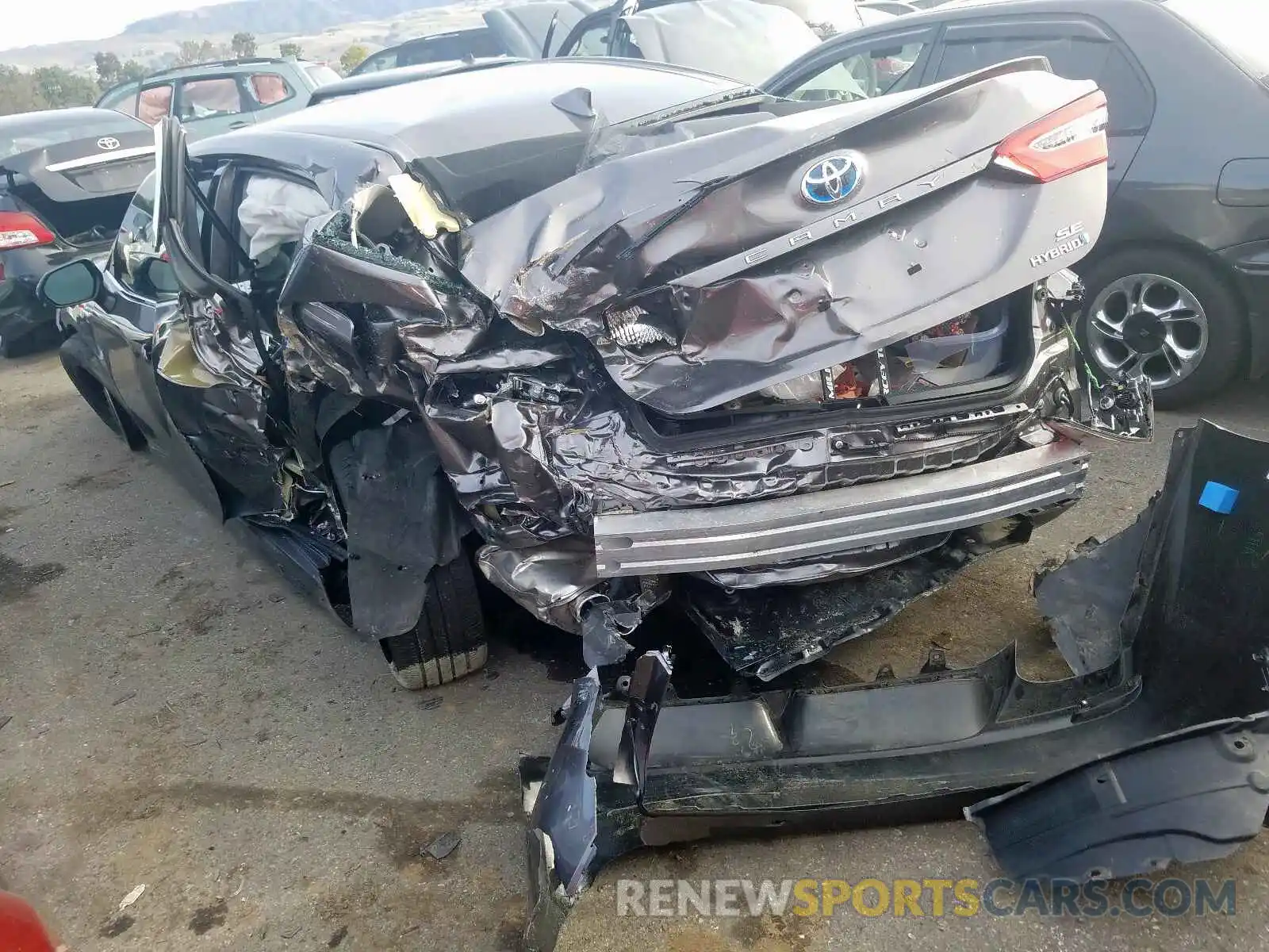 3 Photograph of a damaged car 4T1B21HK2KU519024 TOYOTA CAMRY 2019