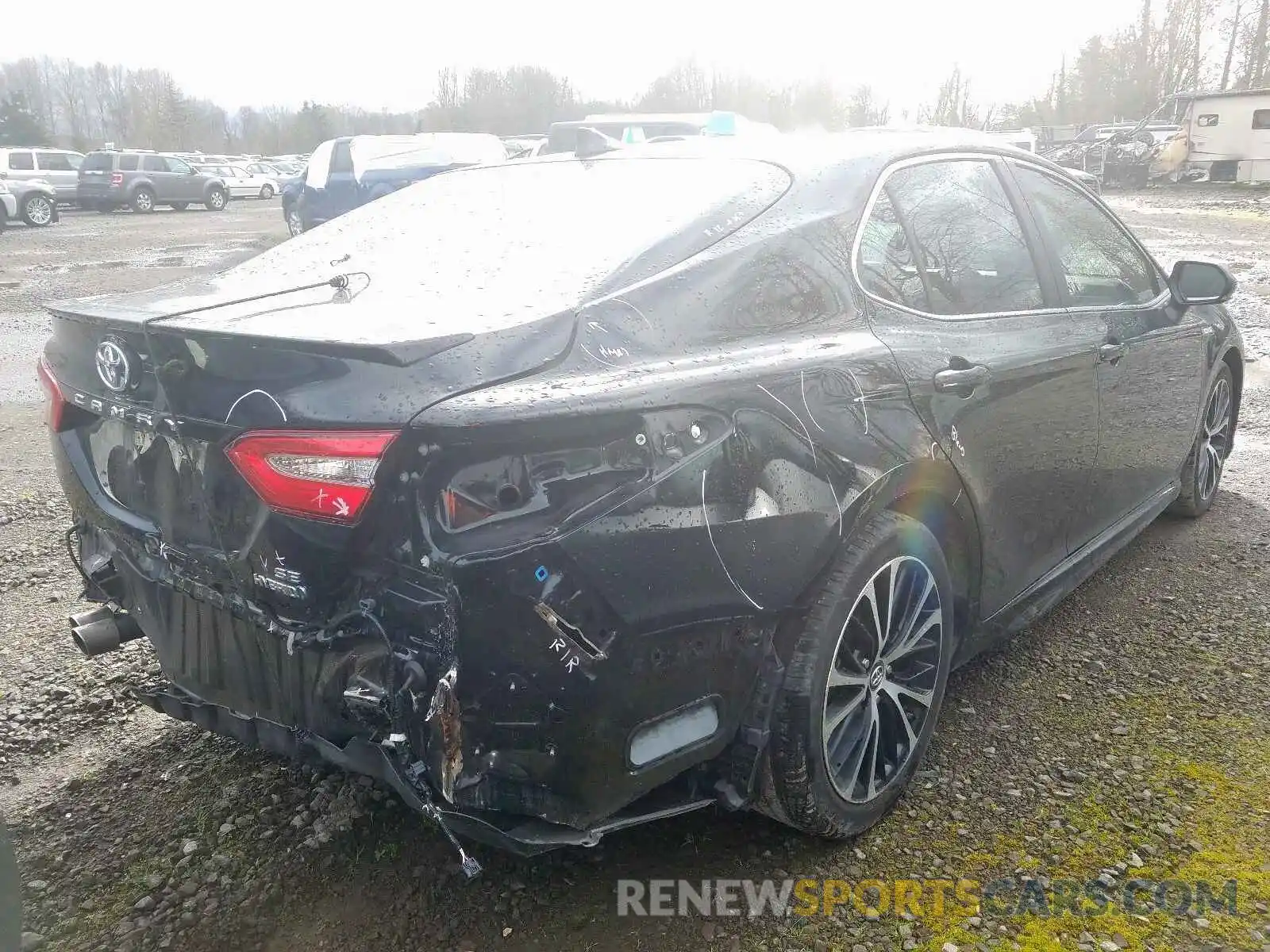 4 Photograph of a damaged car 4T1B21HK3KU009961 TOYOTA CAMRY 2019