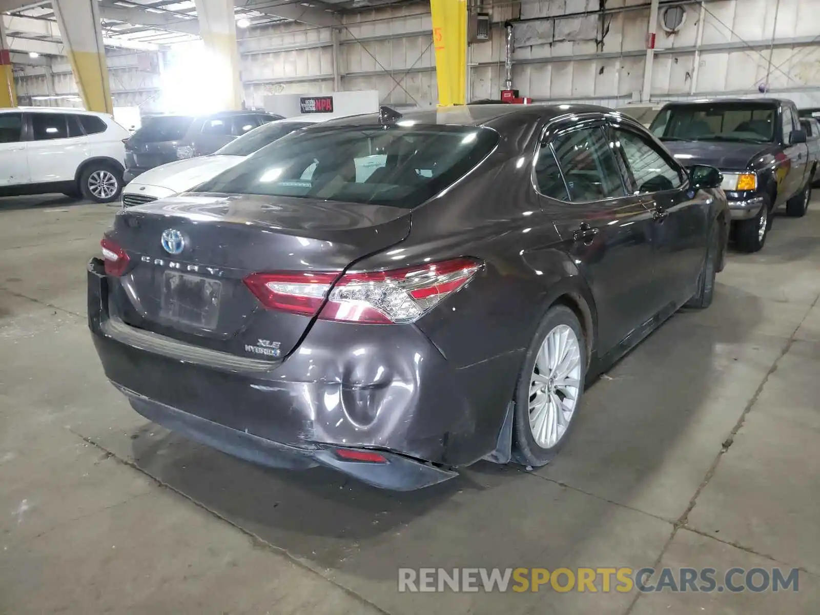 4 Photograph of a damaged car 4T1B21HK3KU013086 TOYOTA CAMRY 2019