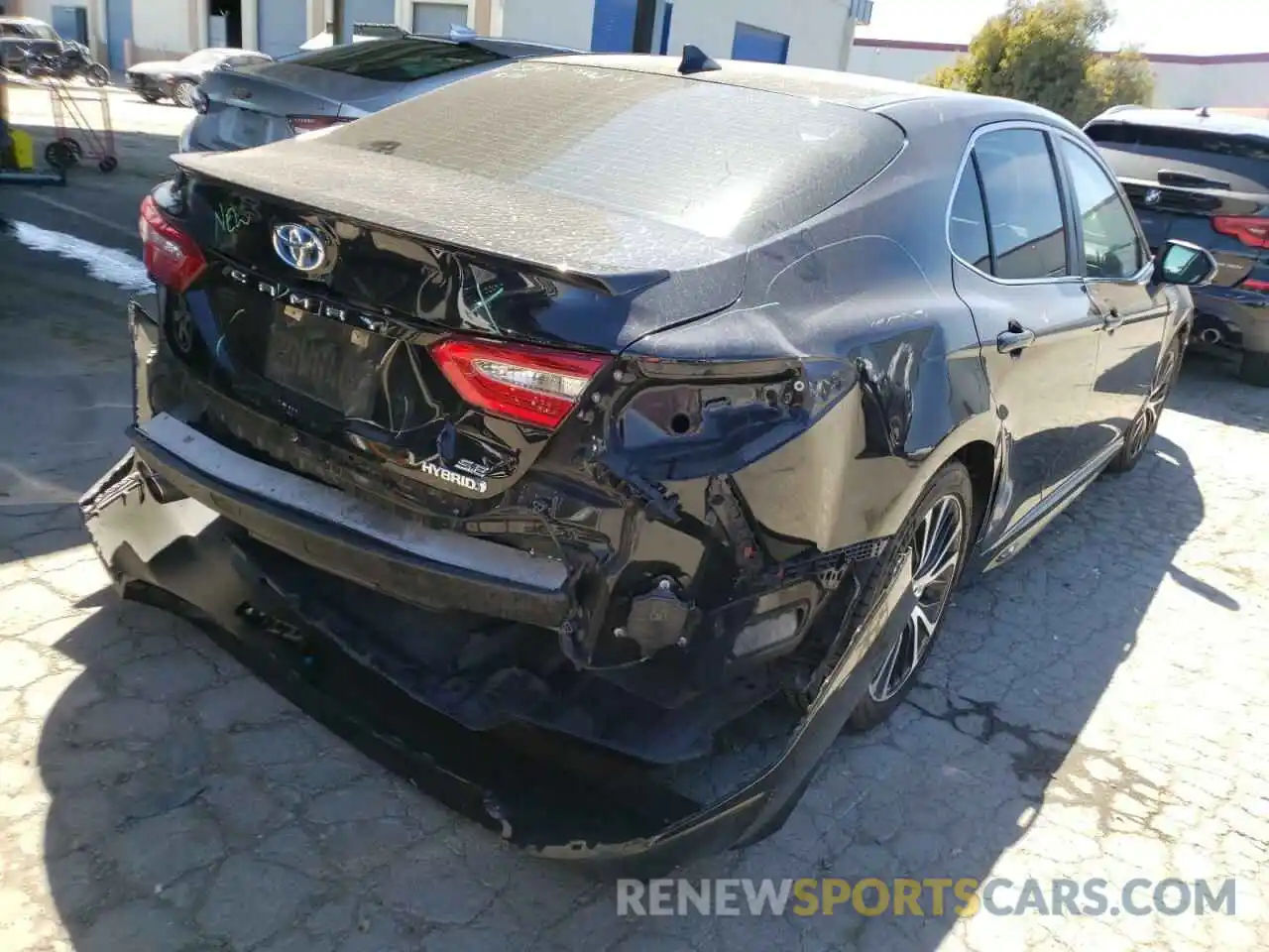 4 Photograph of a damaged car 4T1B21HK3KU511661 TOYOTA CAMRY 2019