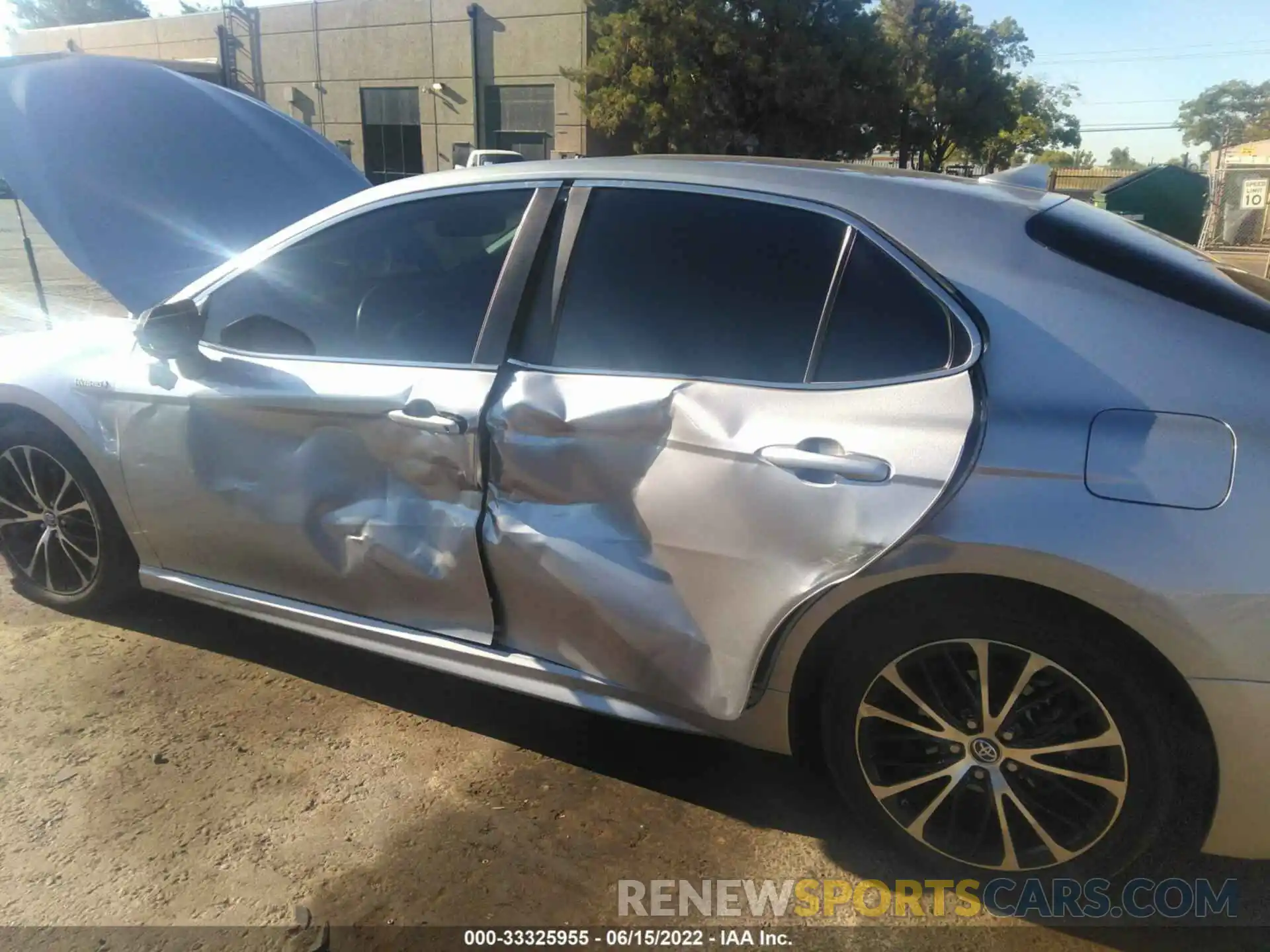 6 Photograph of a damaged car 4T1B21HK3KU511840 TOYOTA CAMRY 2019