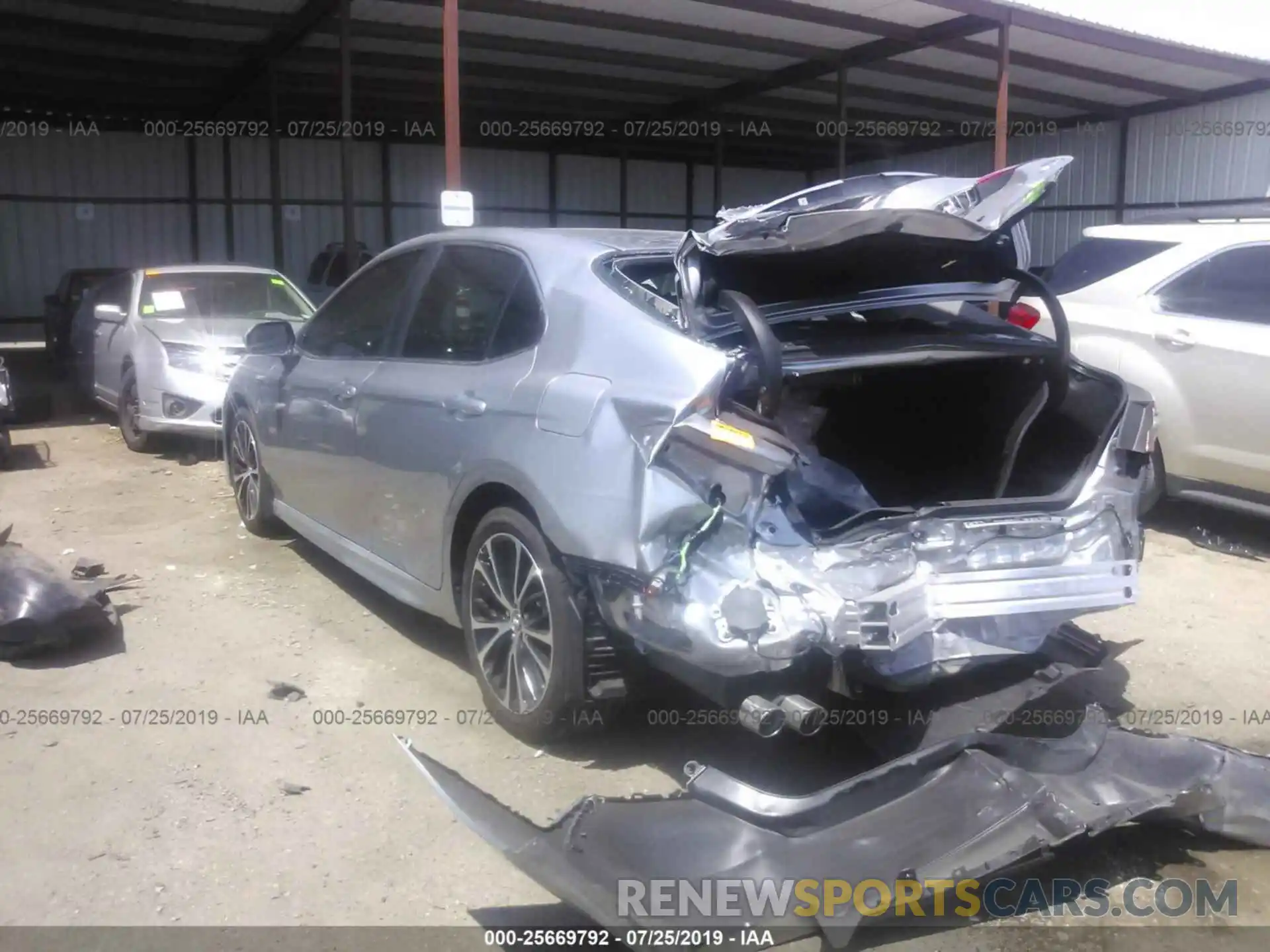 3 Photograph of a damaged car 4T1B21HK3KU512485 TOYOTA CAMRY 2019