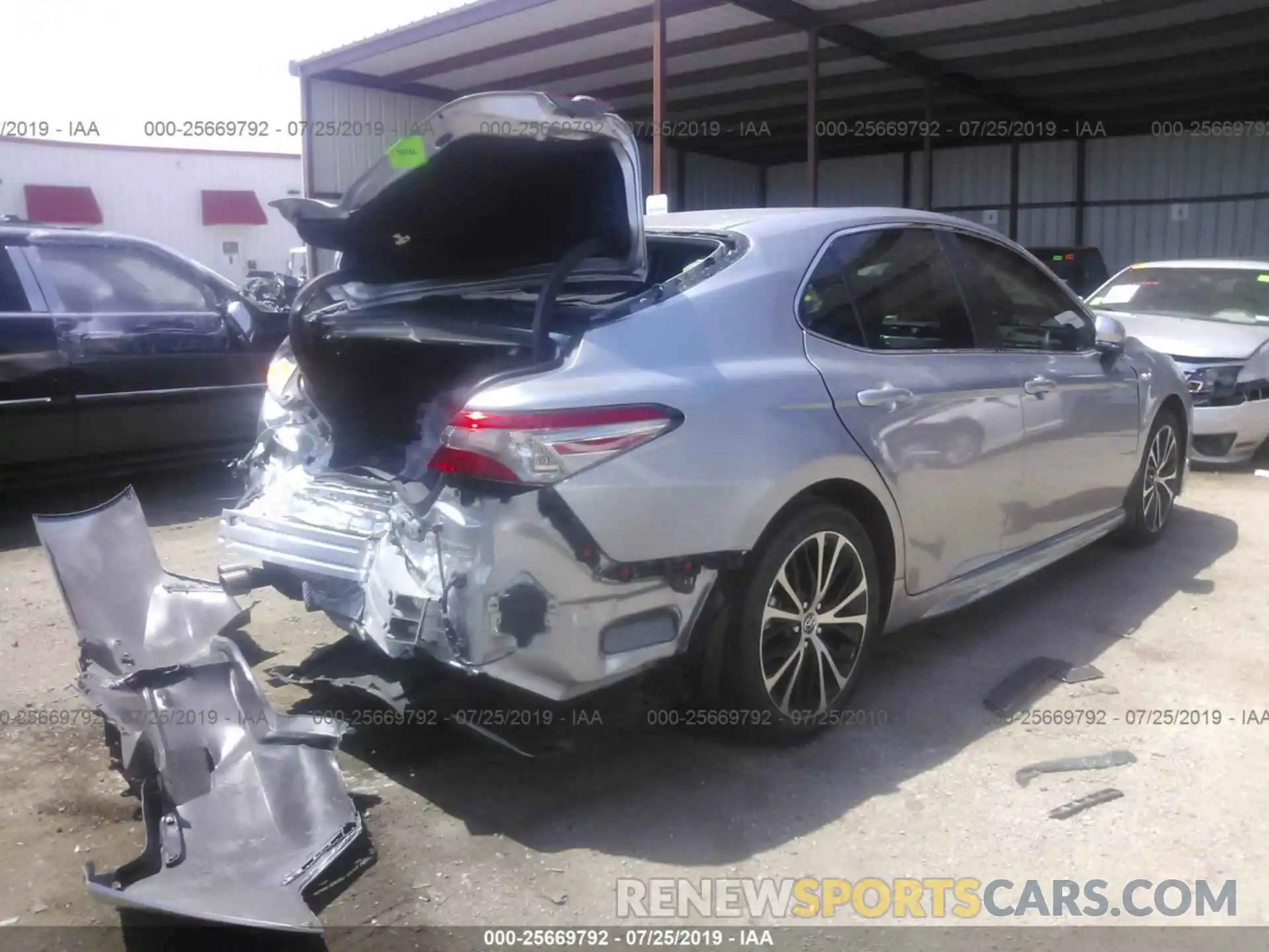 4 Photograph of a damaged car 4T1B21HK3KU512485 TOYOTA CAMRY 2019