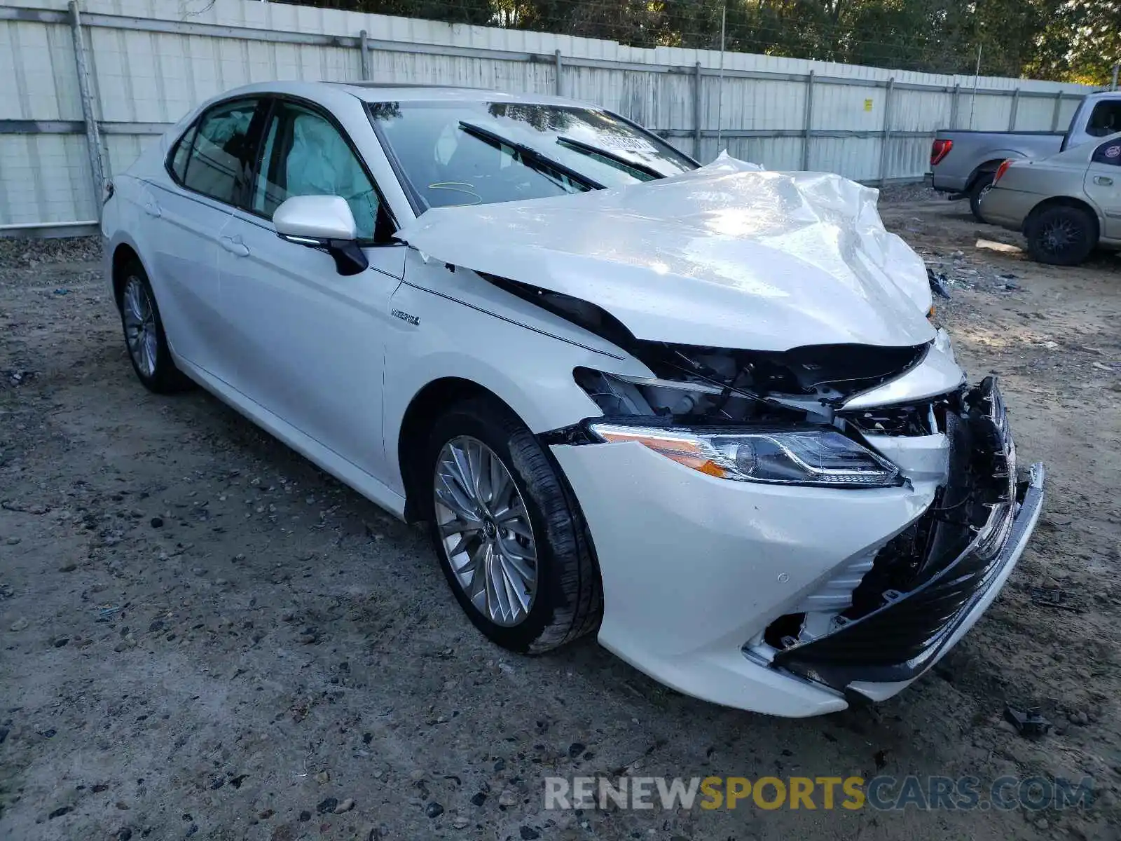 1 Photograph of a damaged car 4T1B21HK3KU513197 TOYOTA CAMRY 2019