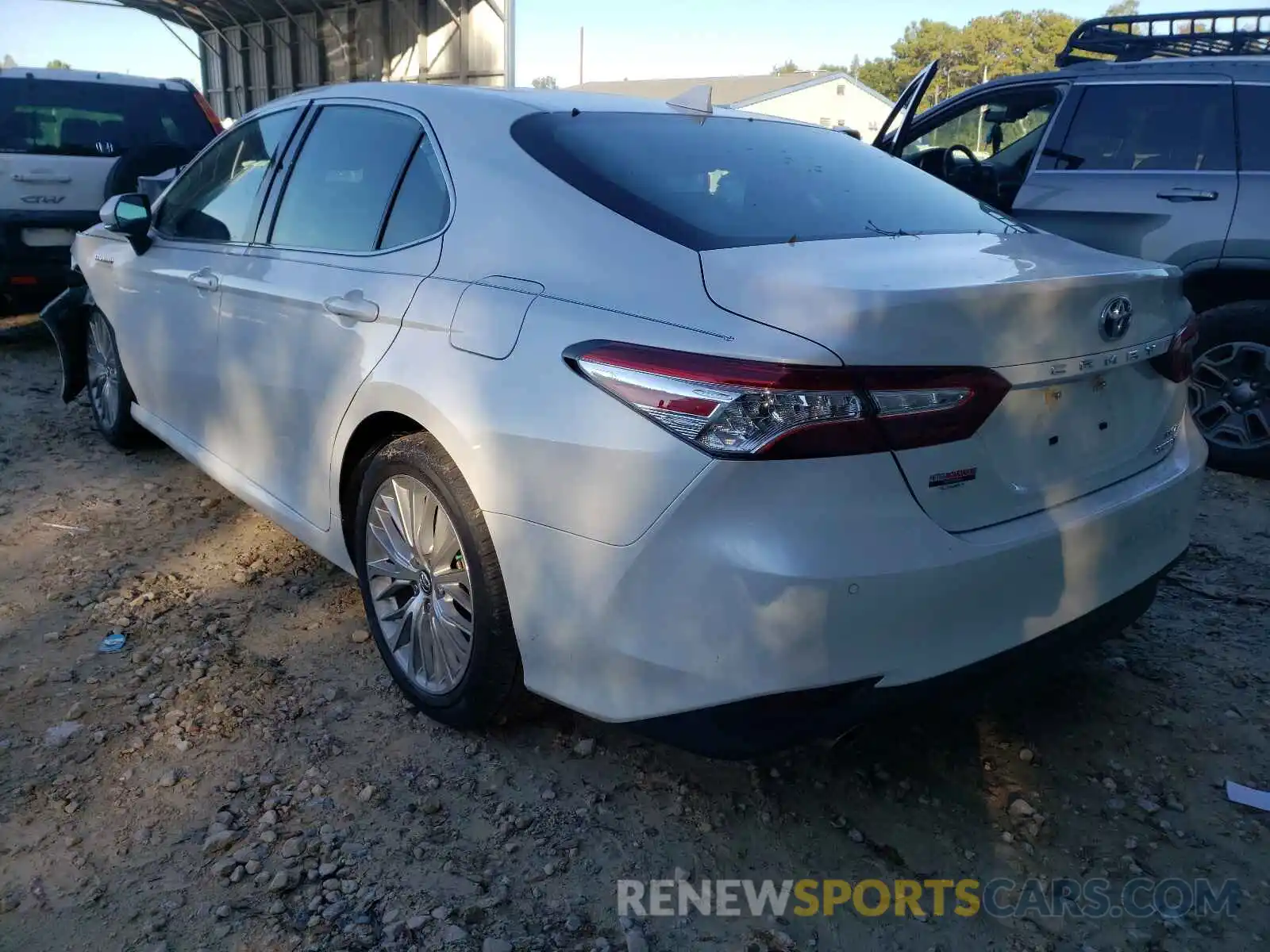 3 Photograph of a damaged car 4T1B21HK3KU513197 TOYOTA CAMRY 2019