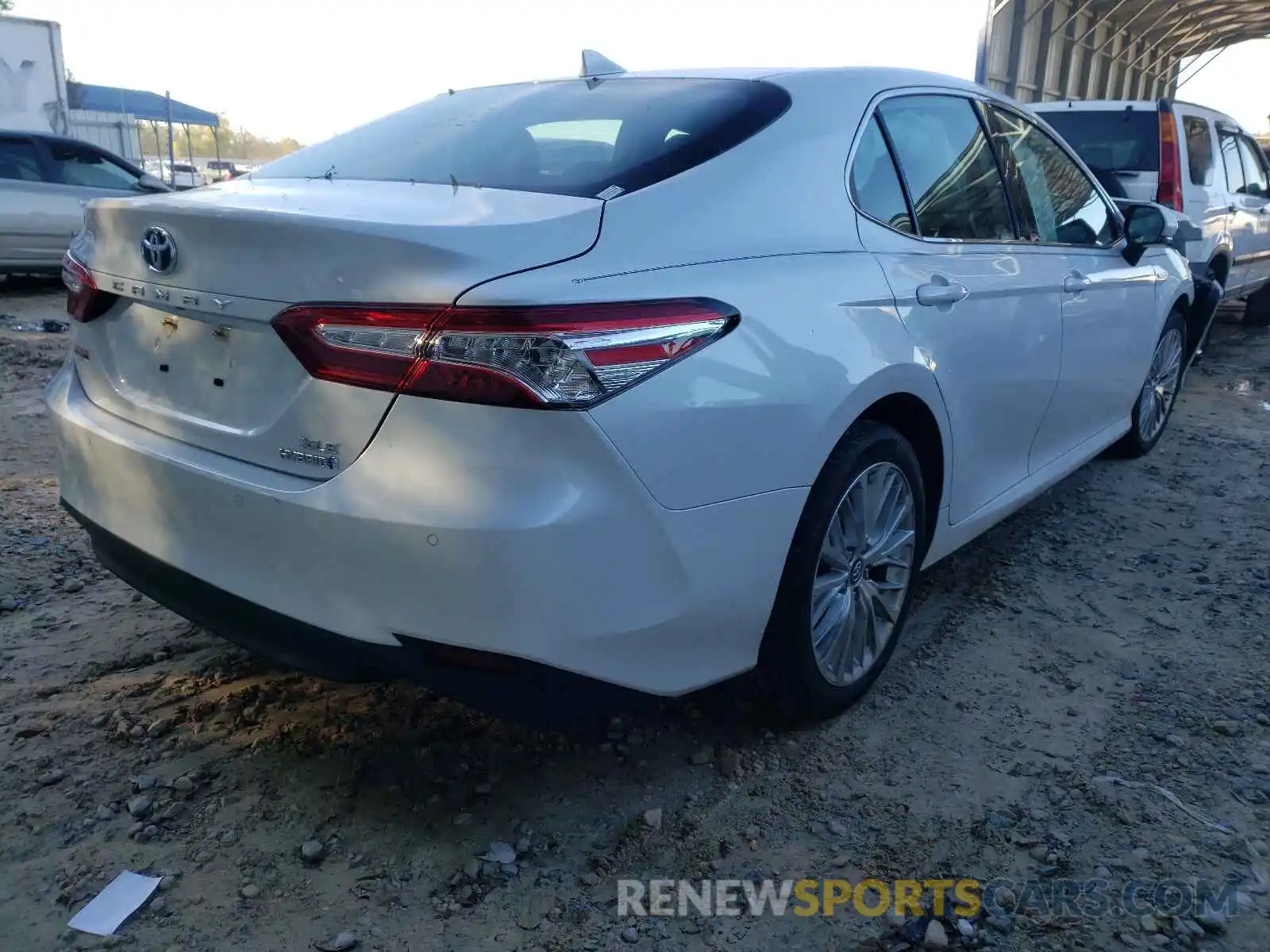 4 Photograph of a damaged car 4T1B21HK3KU513197 TOYOTA CAMRY 2019